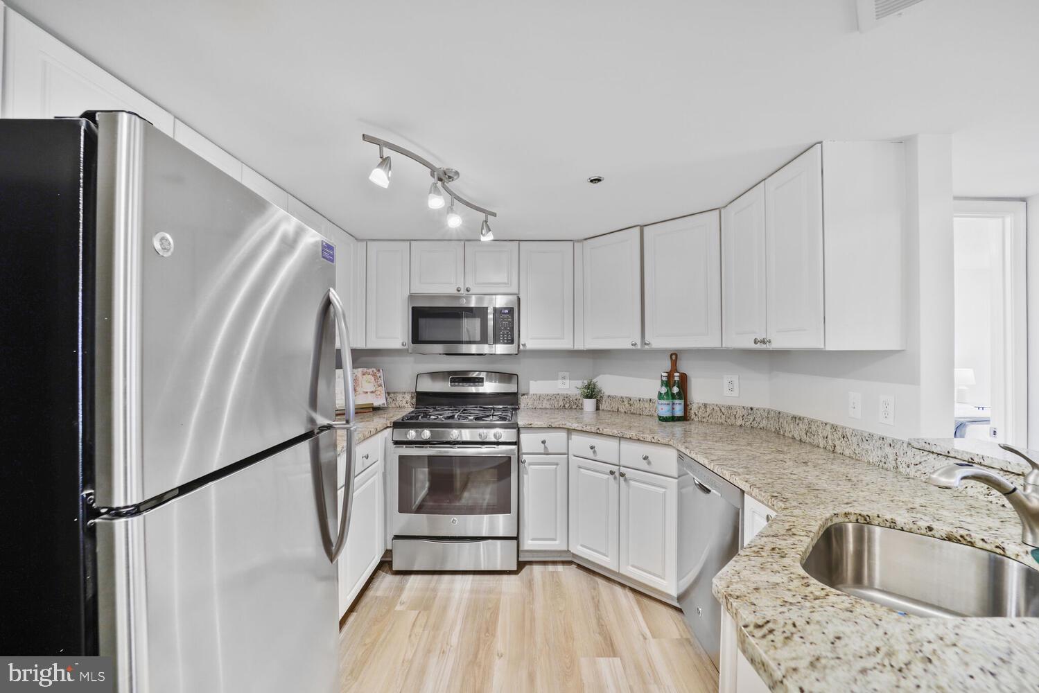 1050 N TAYLOR STREET 1-412