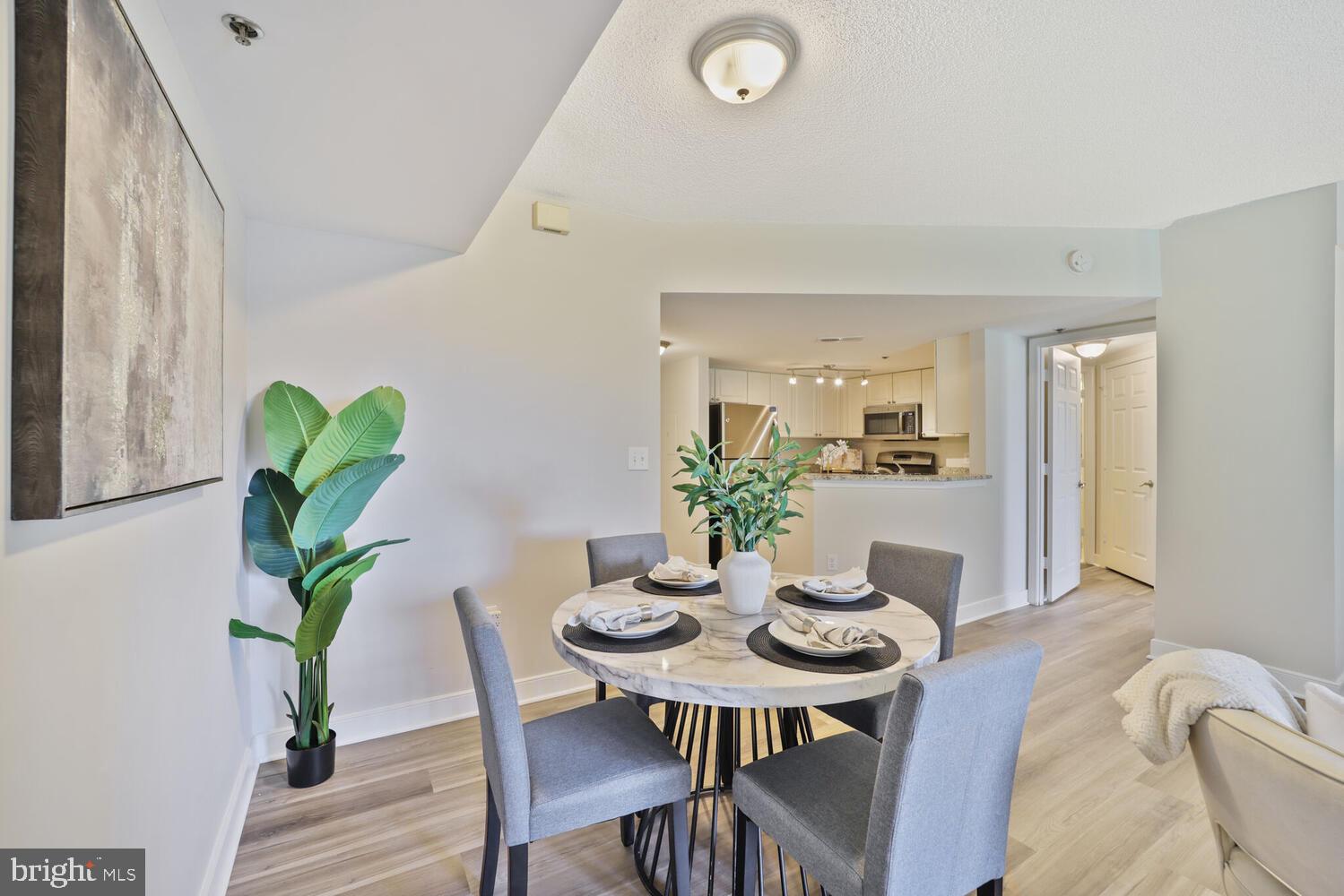 WINDSOR PLAZA - Residential