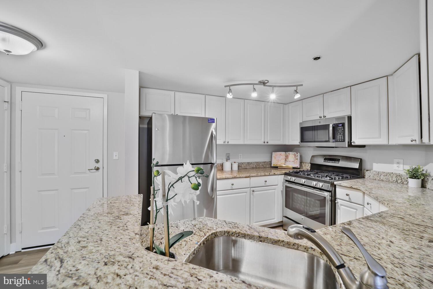 WINDSOR PLAZA - Residential