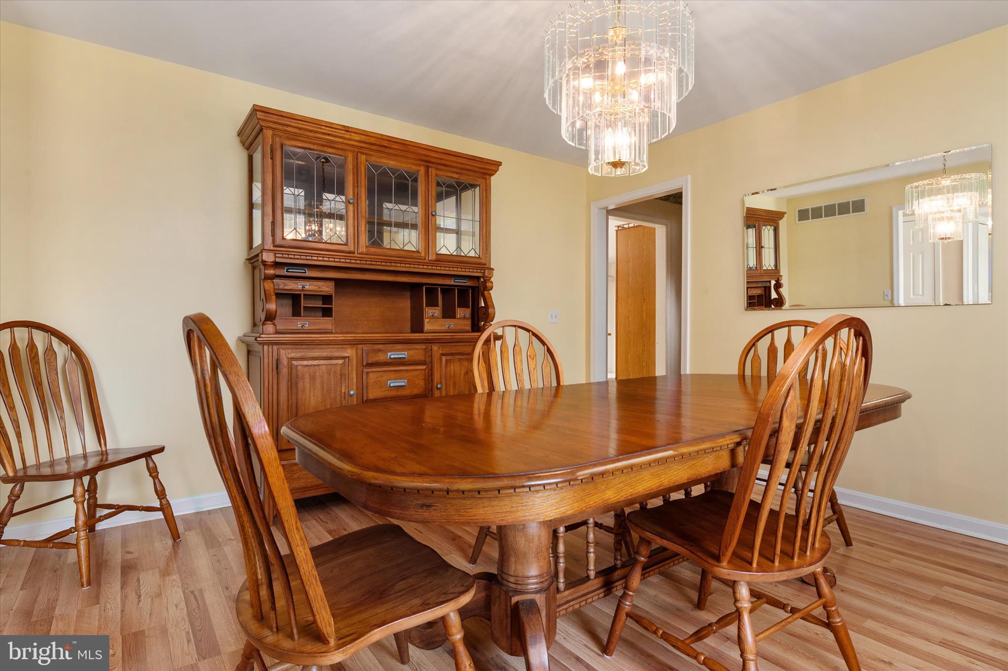 KINGS COURT - Residential