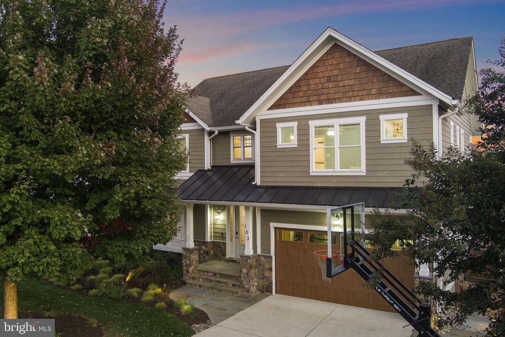 Photo of 103 Moore Avenue SE, VIENNA, VA 22180 (MLS # VAFX2276006)