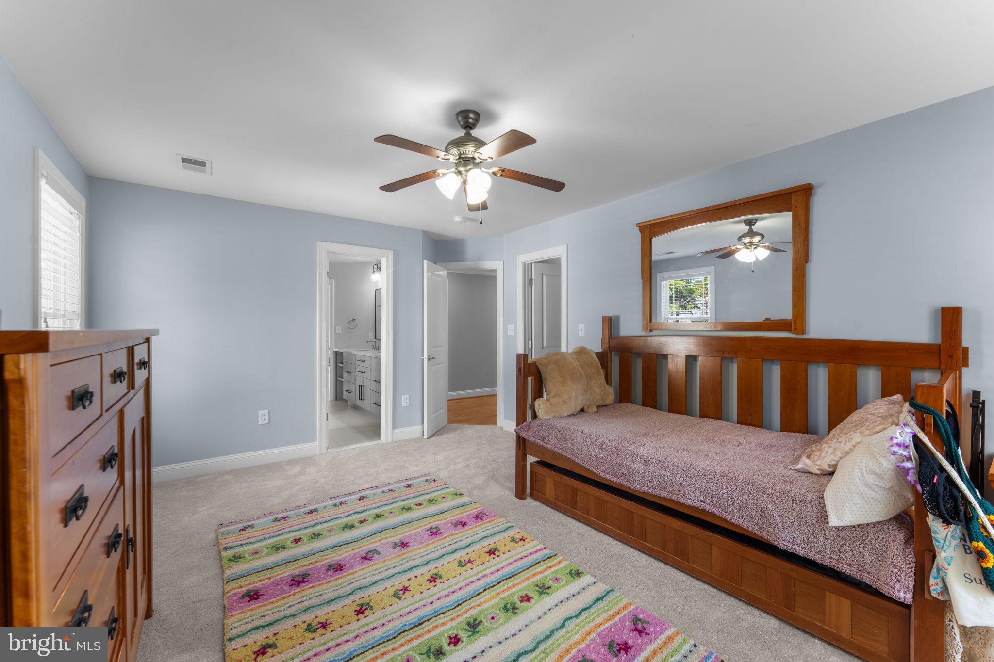 VIENNA WOODS - Residential