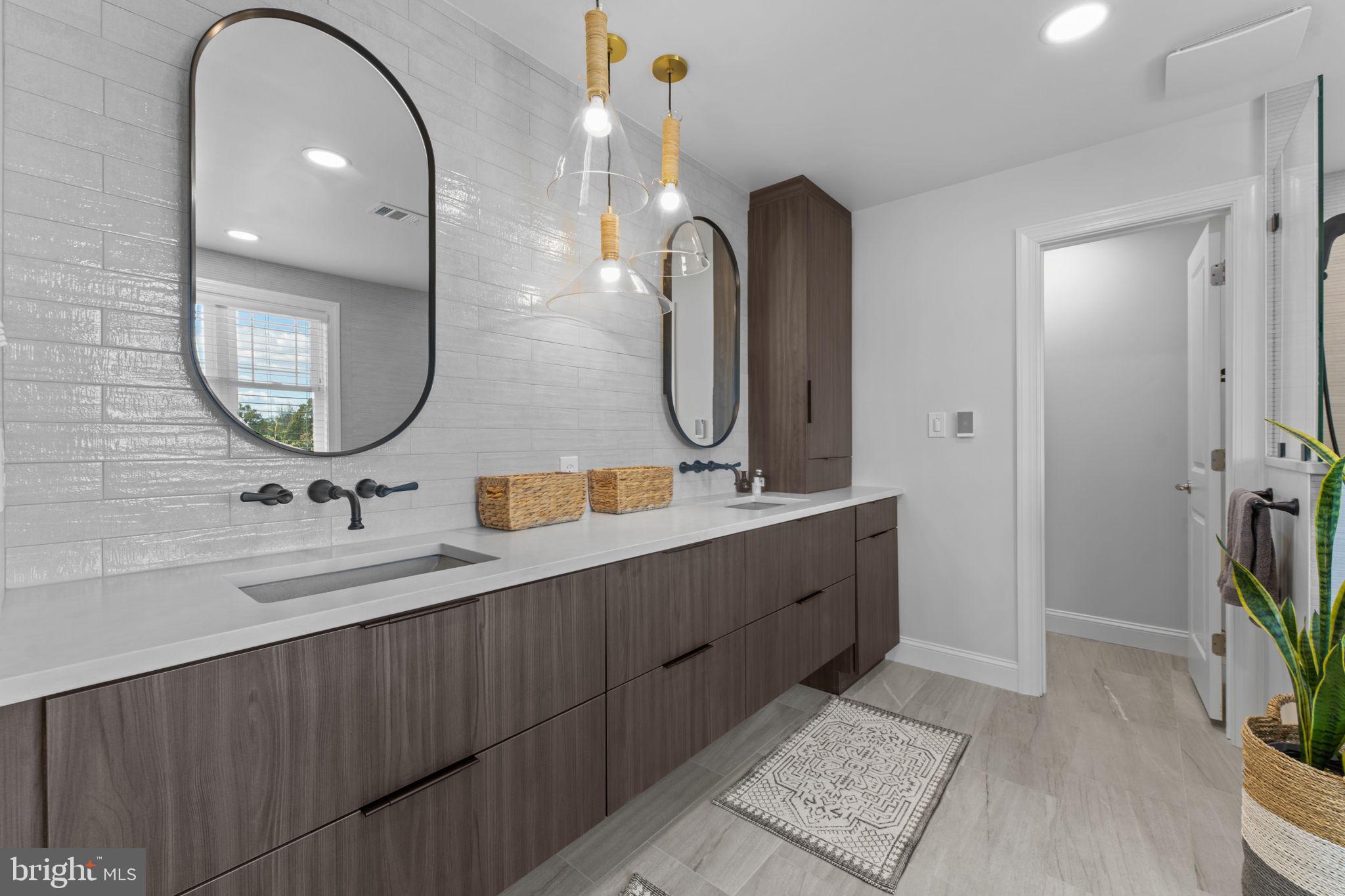 VIENNA WOODS - Residential