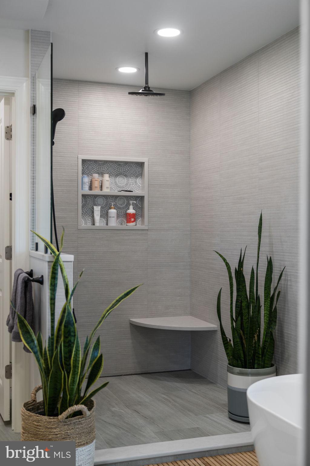 VIENNA WOODS - Residential