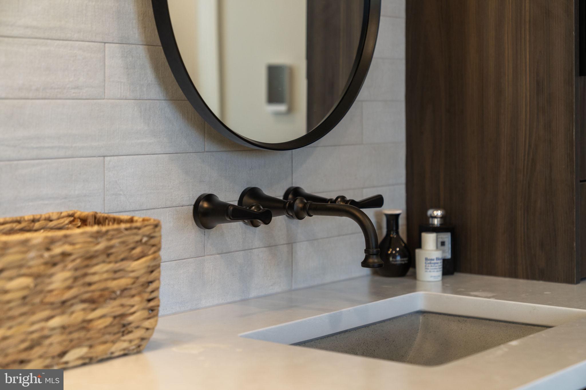 VIENNA WOODS - Residential