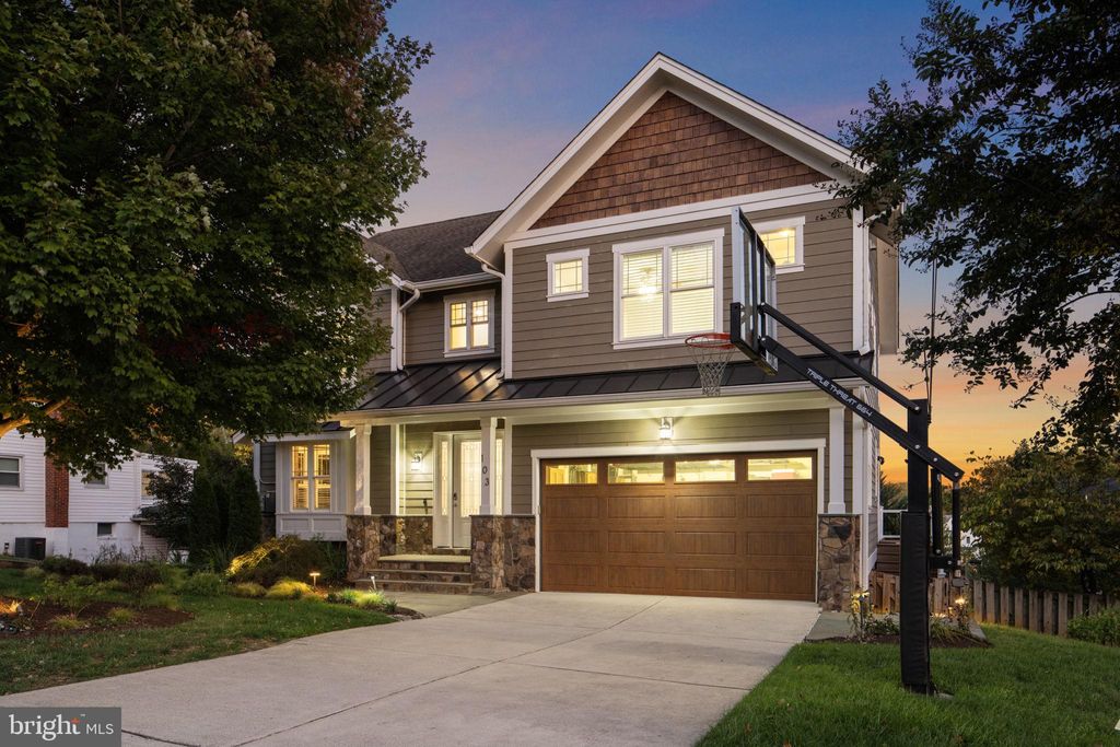 Photo of 103 Moore Avenue SE, VIENNA, VA 22180 (MLS # VAFX2276006)