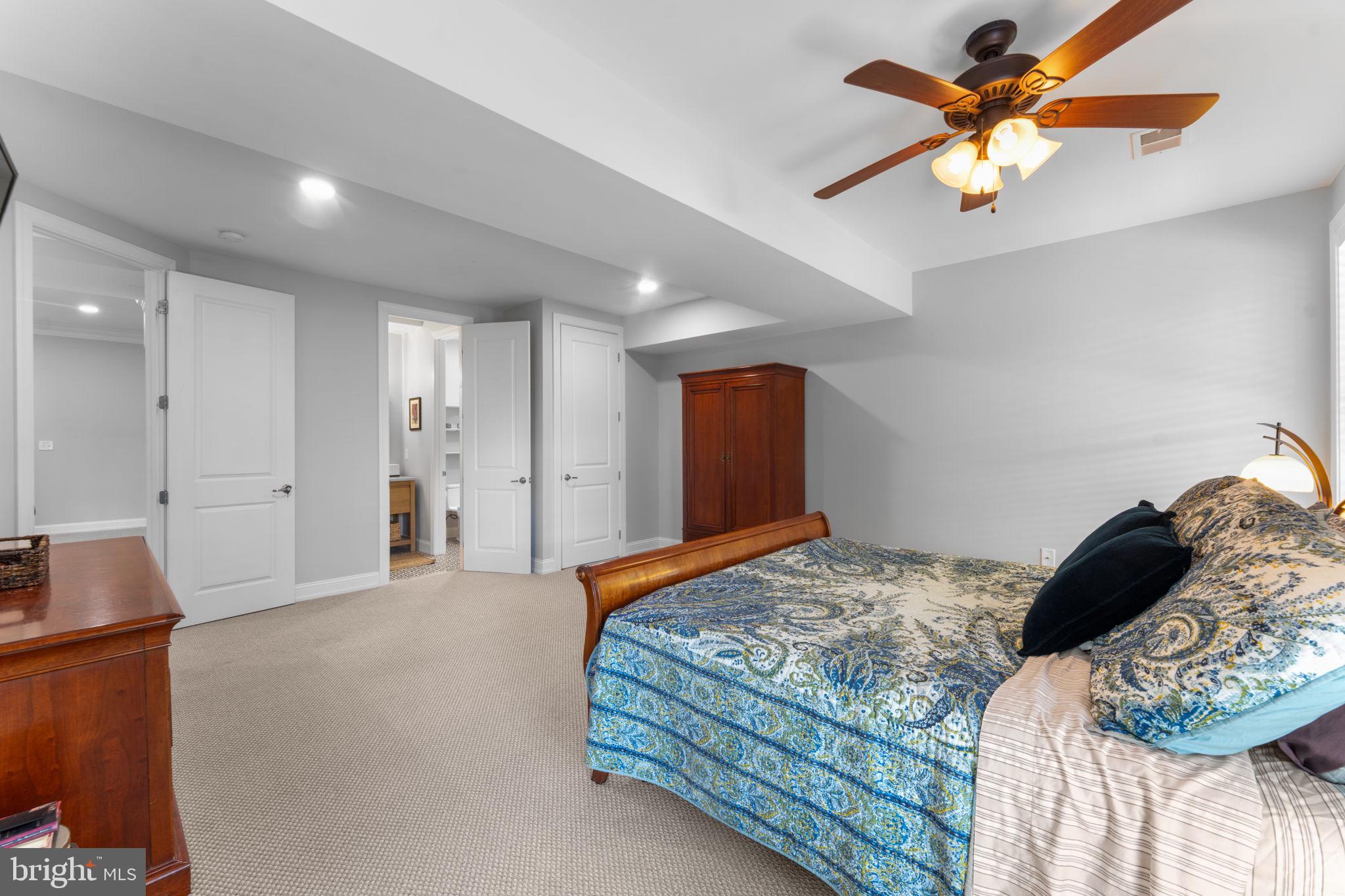 VIENNA WOODS - Residential