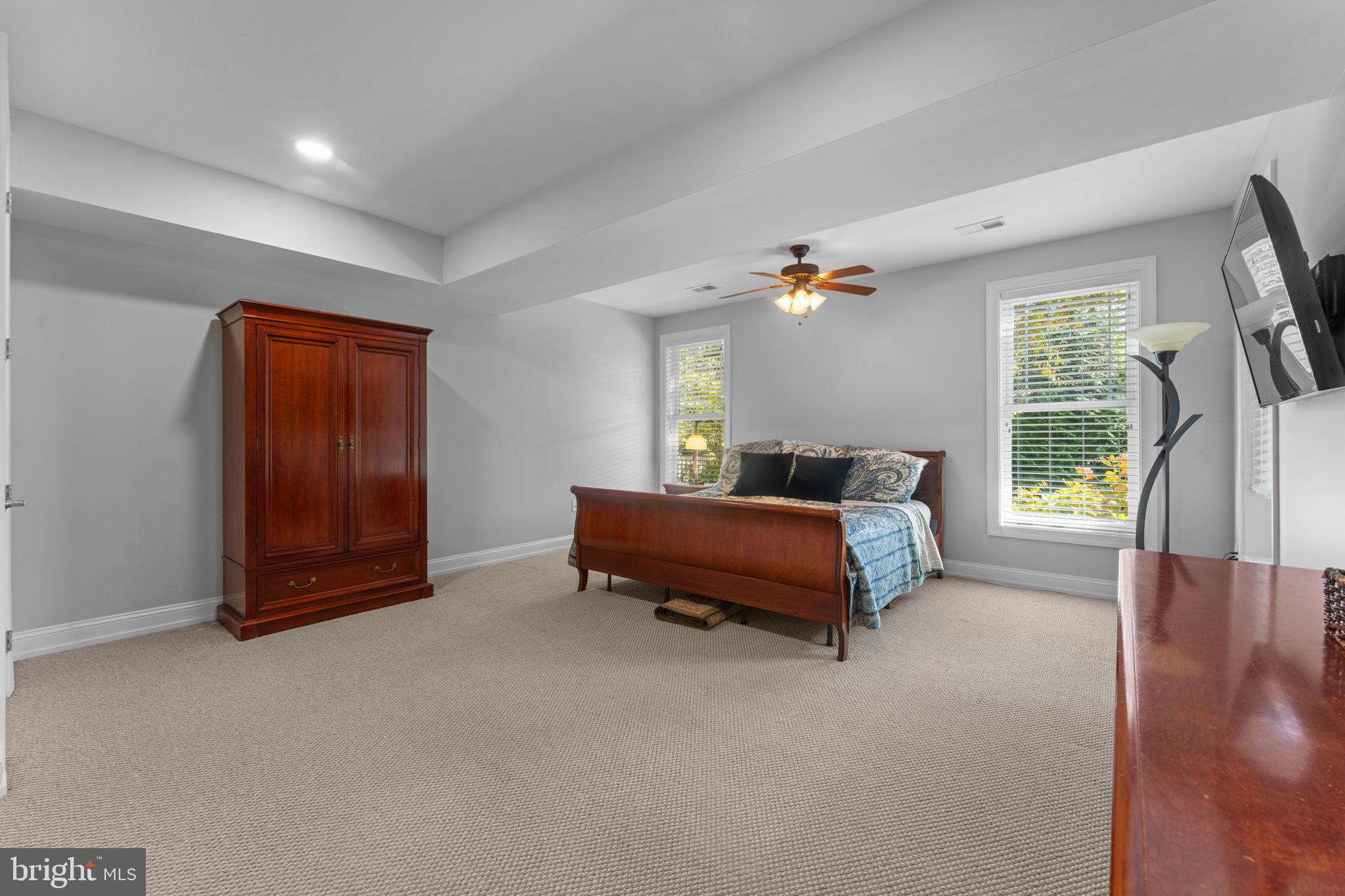 VIENNA WOODS - Residential