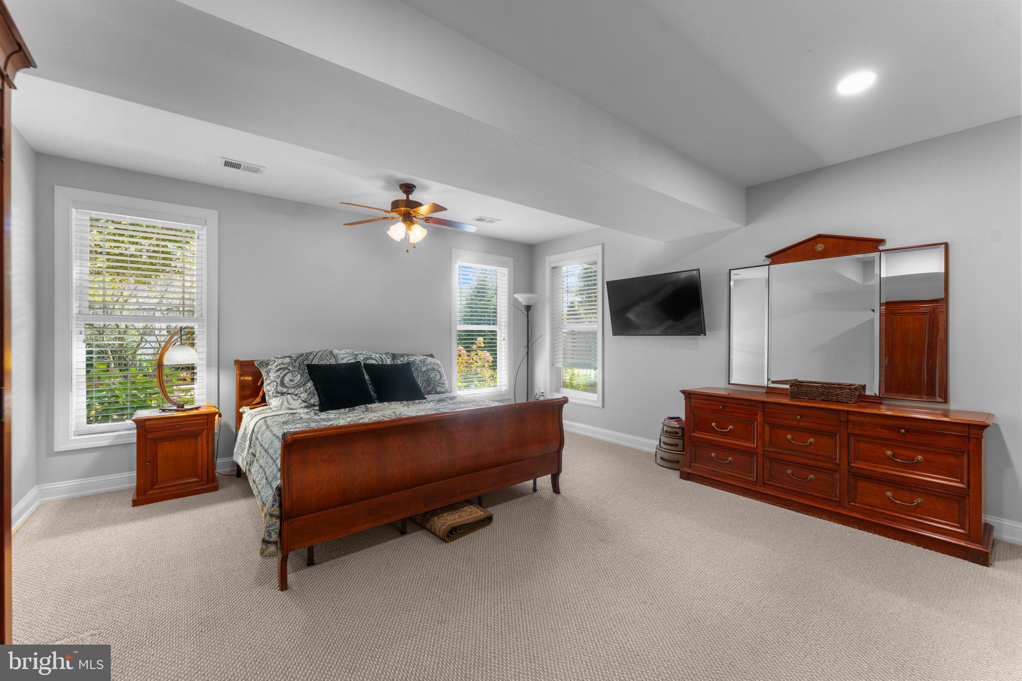 VIENNA WOODS - Residential