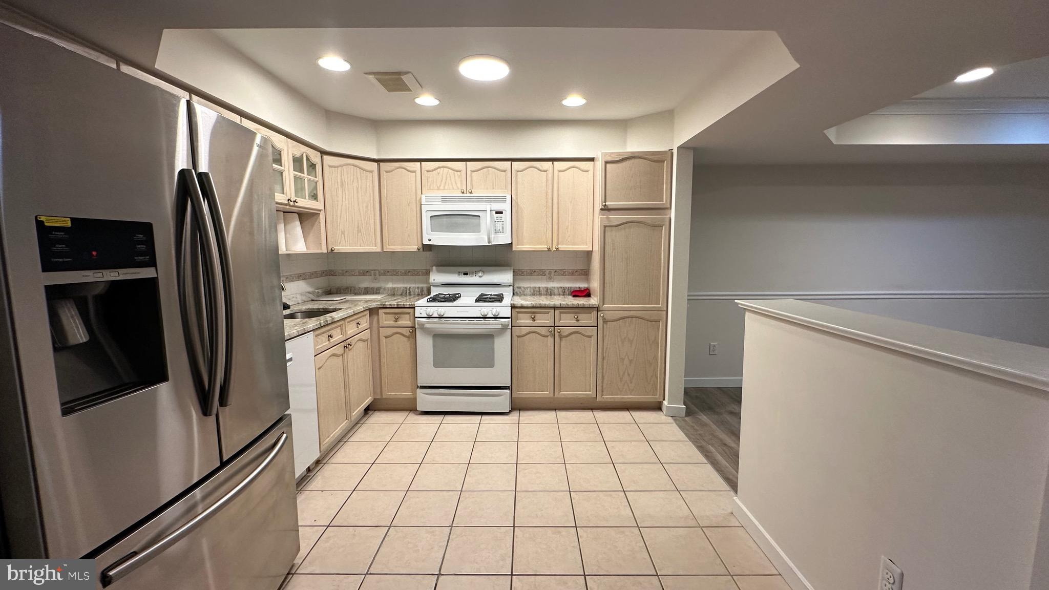 FOUNTAIN POINTE - Residential