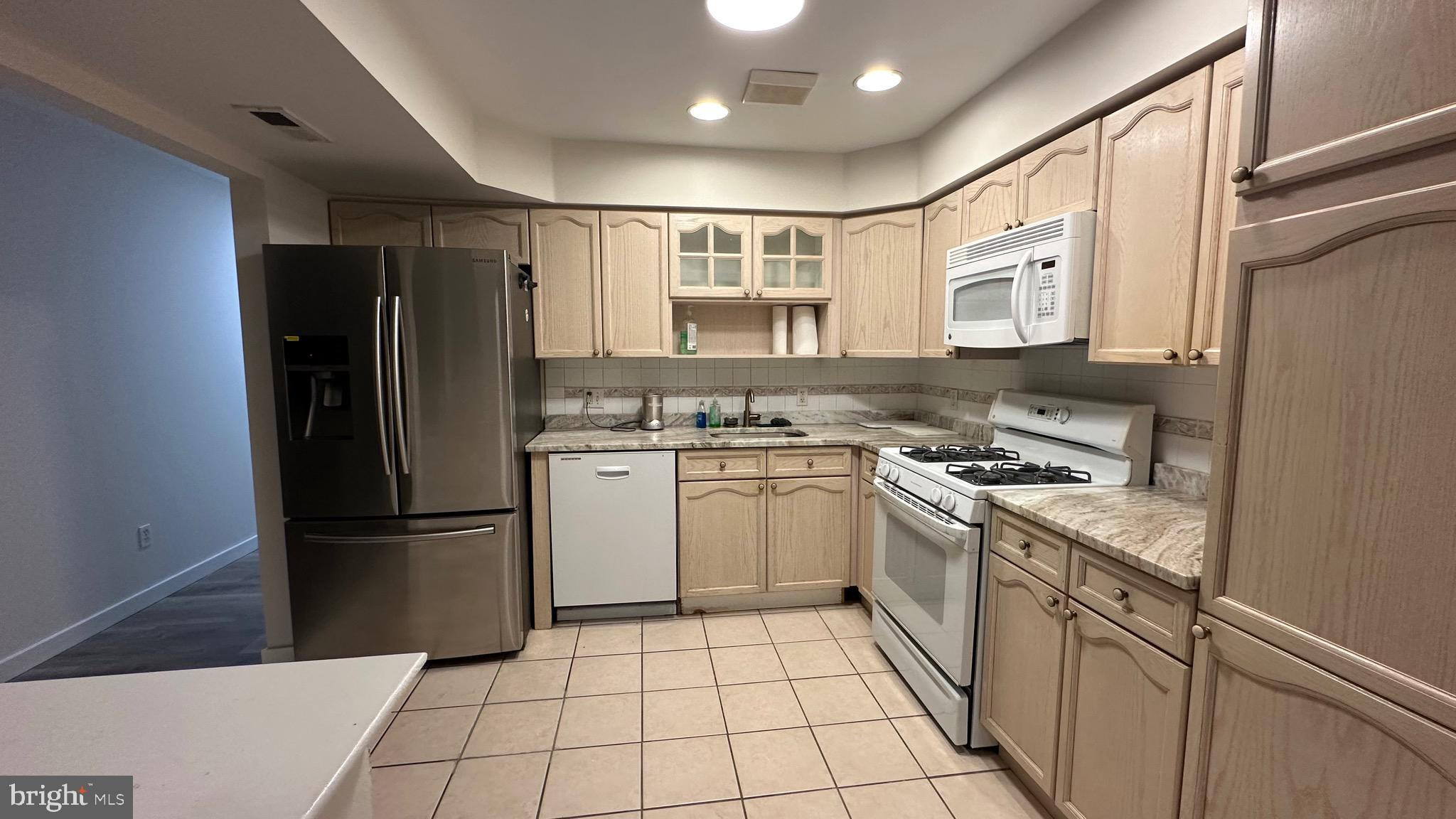 FOUNTAIN POINTE - Residential