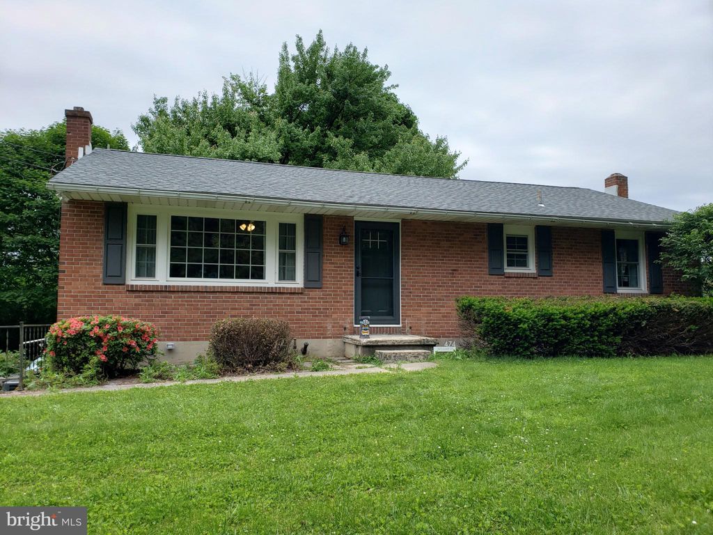 Photo of 474 Ontelaunee Drive, SHOEMAKERSVILLE, PA 19555 (MLS # PABK2065002)