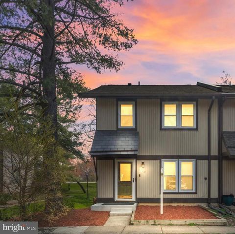 Townhouse For Sale - 9710 Ashbourn Drive<br/> Fairfax County, BURKE, VA 22015