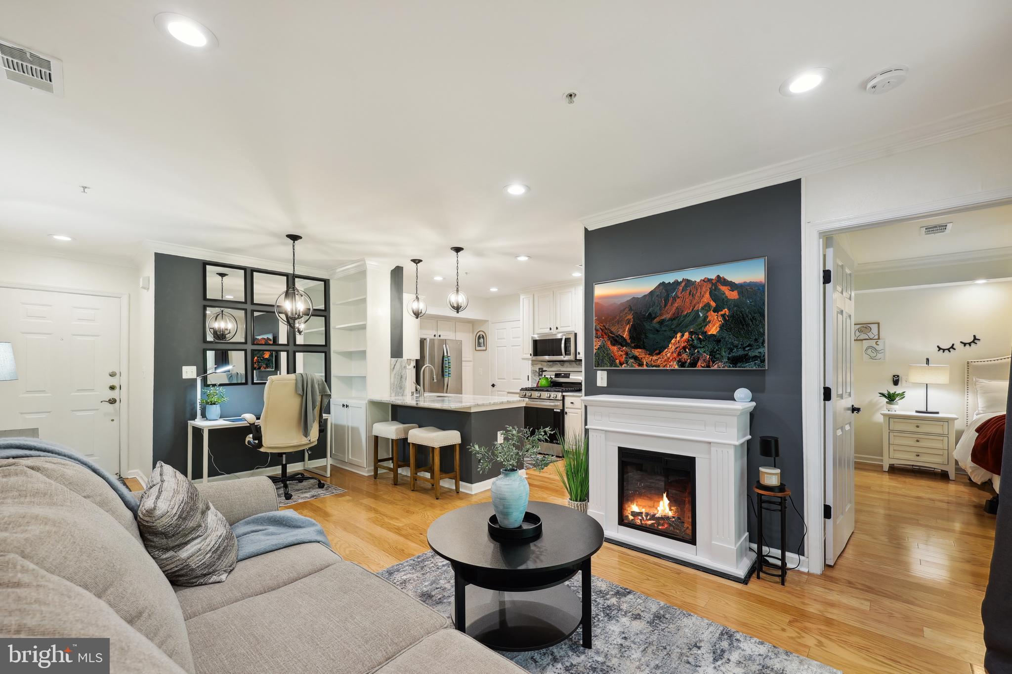 4524 SUPERIOR SQUARE