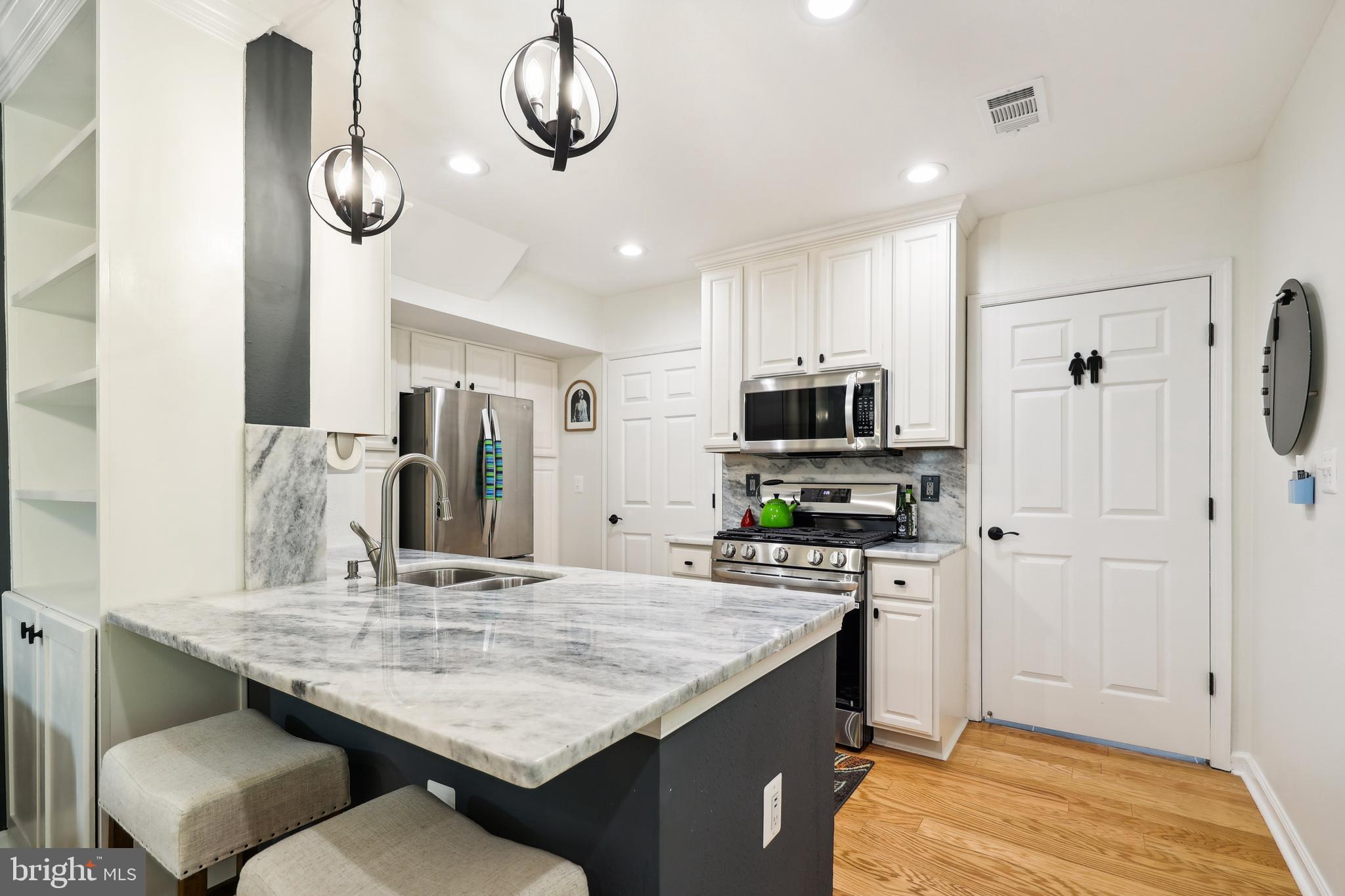4524 SUPERIOR SQUARE