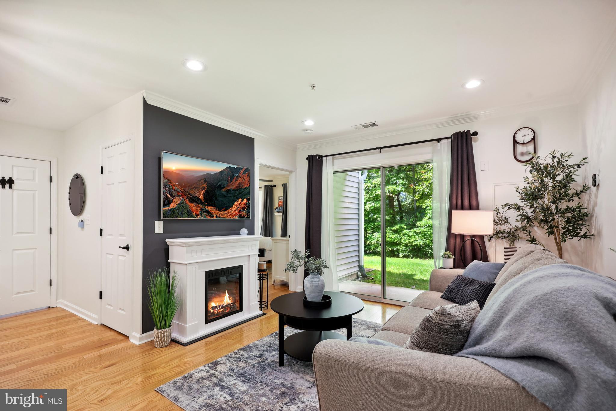 4524 SUPERIOR SQUARE