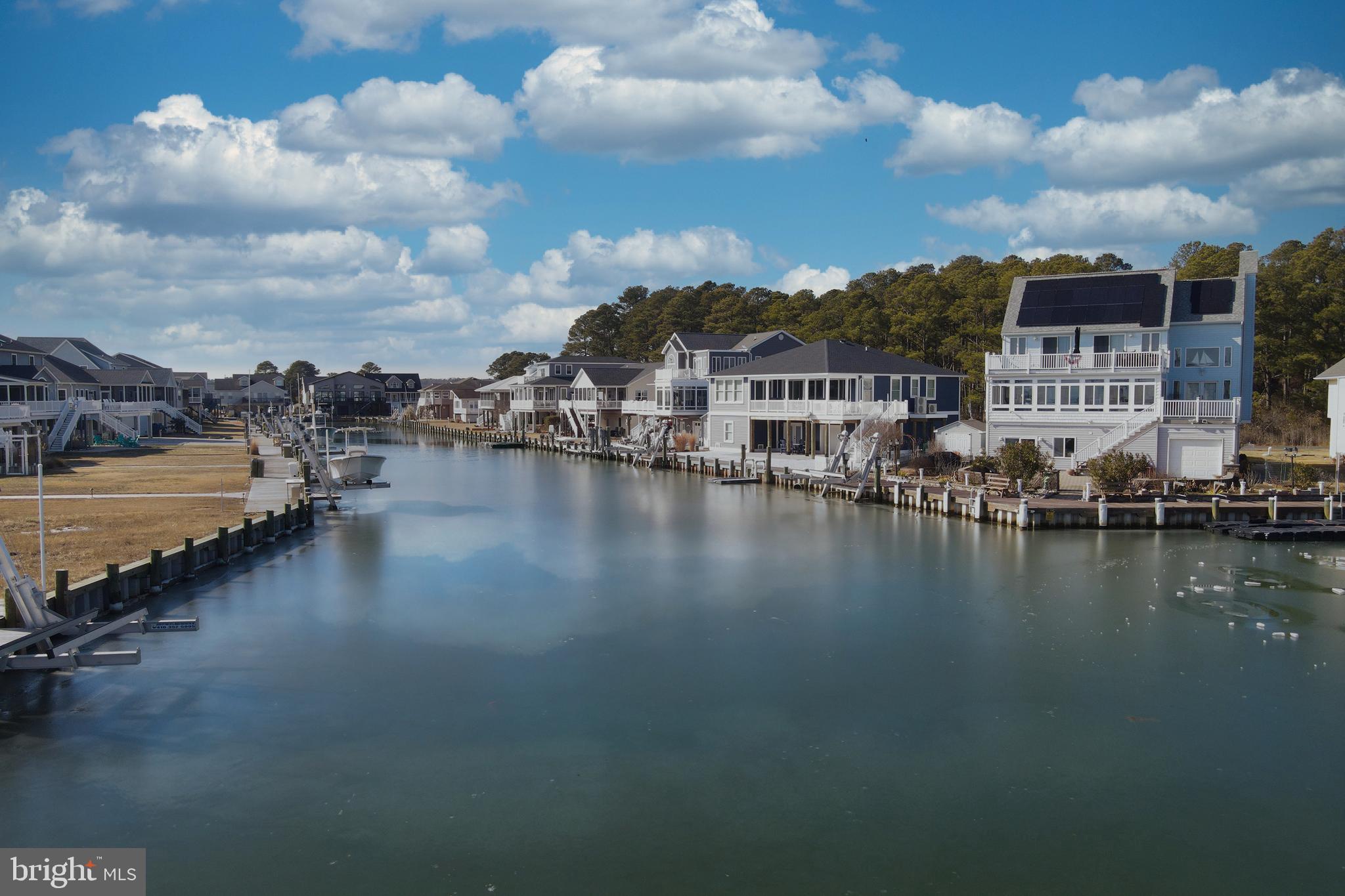 CAPTAIN'S COVE - Land