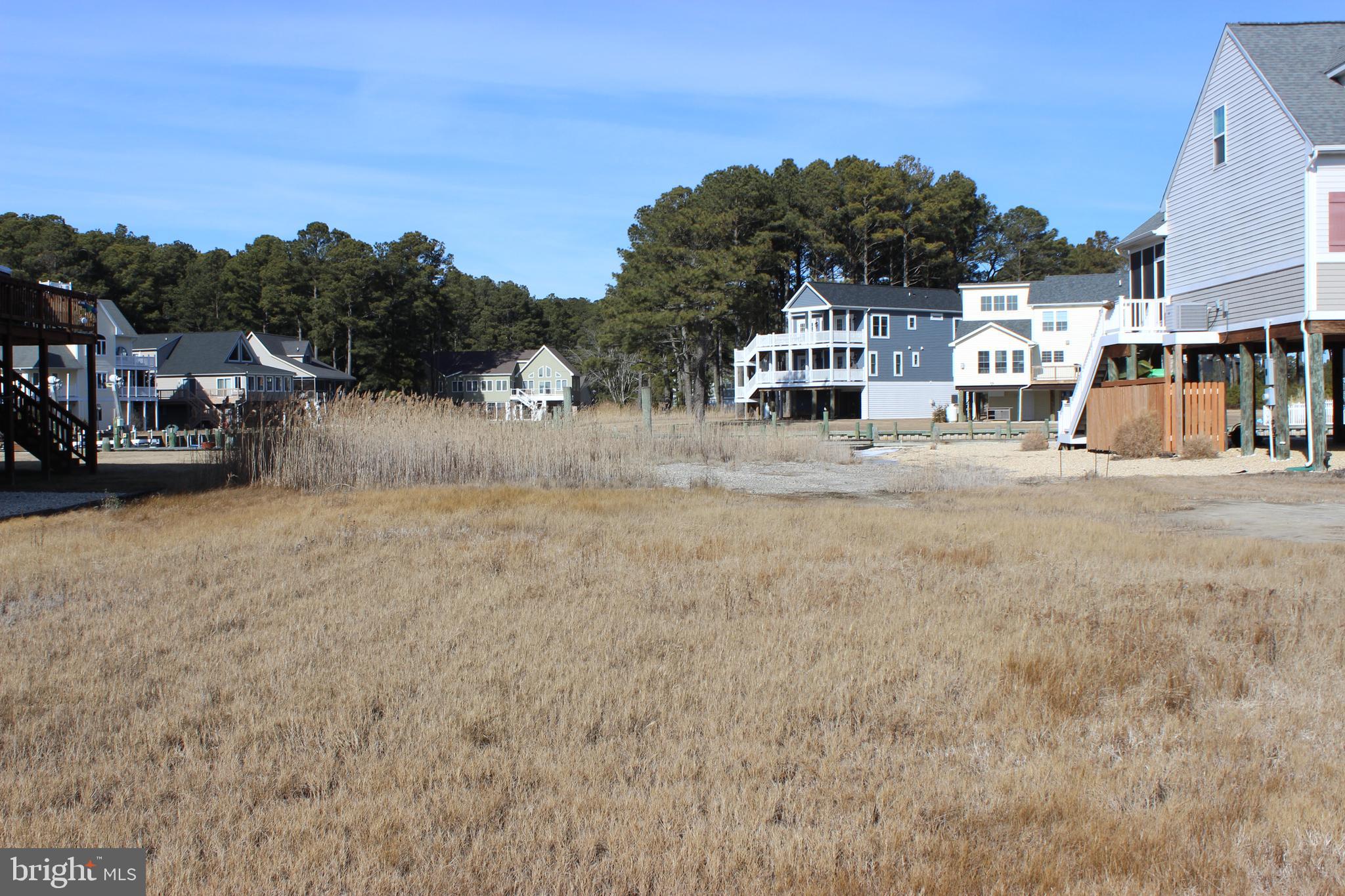 CAPTAIN'S COVE - Land