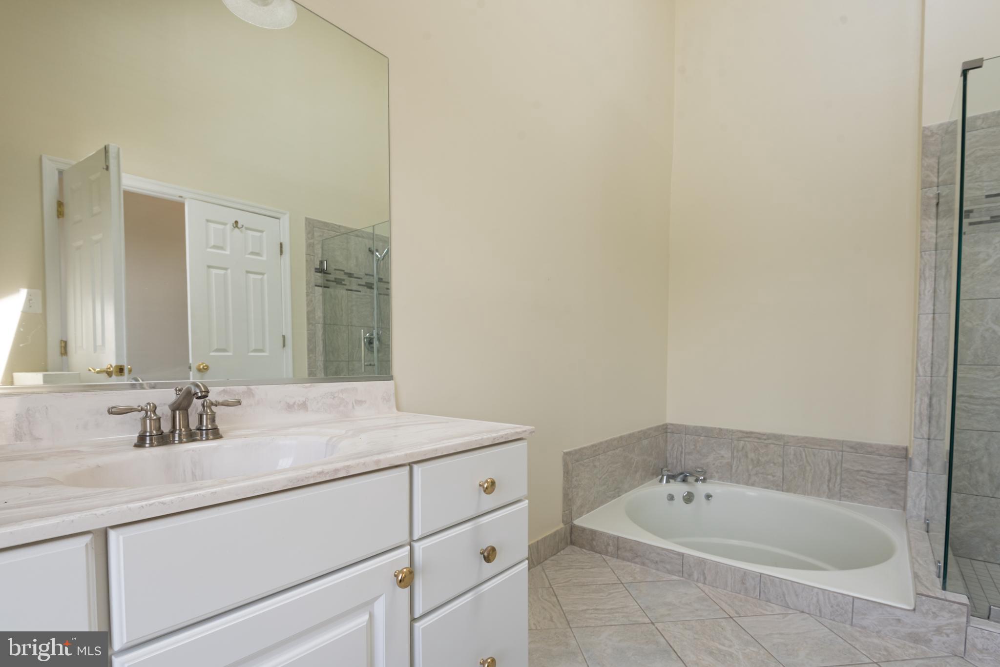 HERITAGE ESTATES - Residential Lease