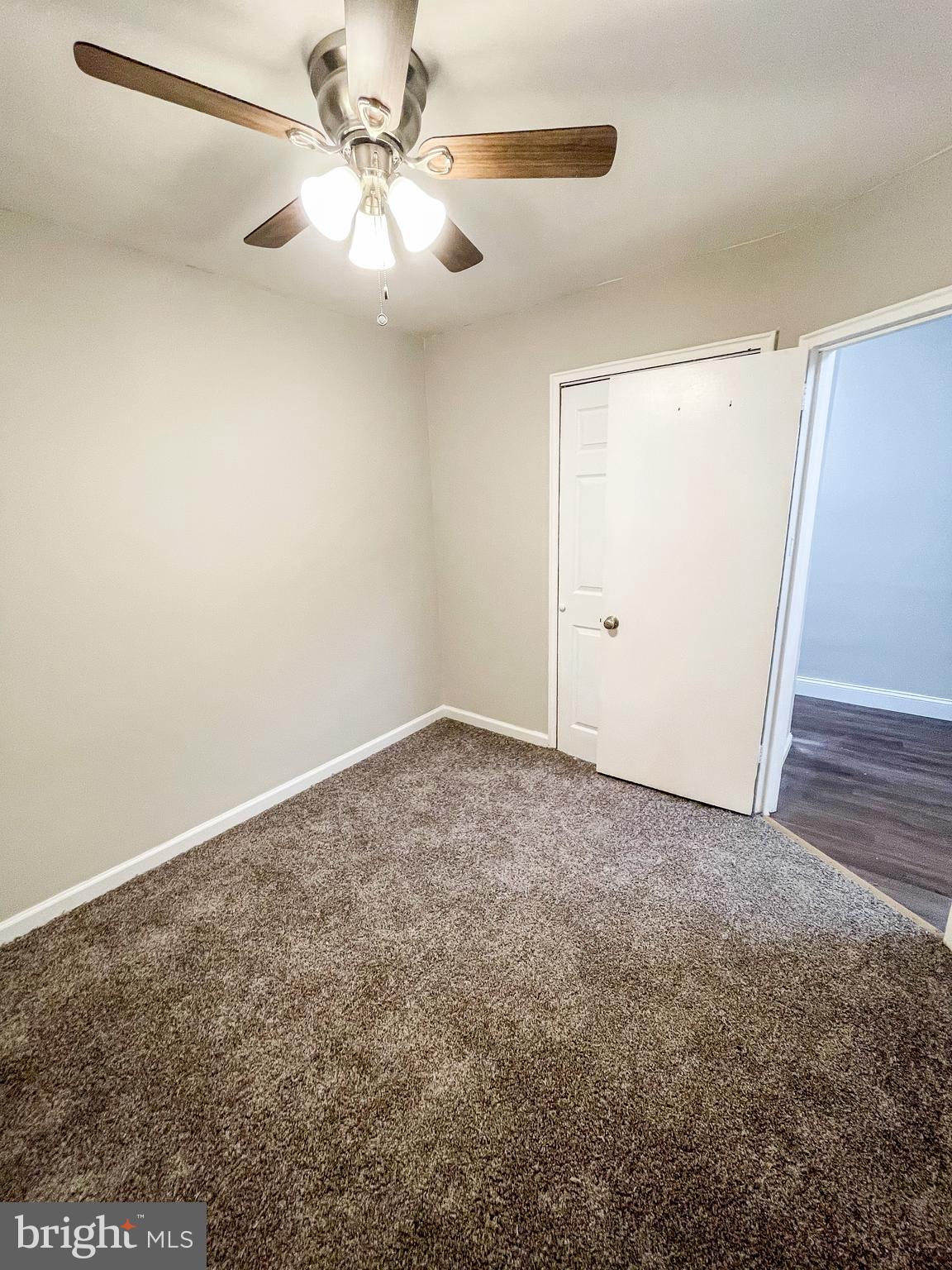 LAWNDALE - Residential Lease