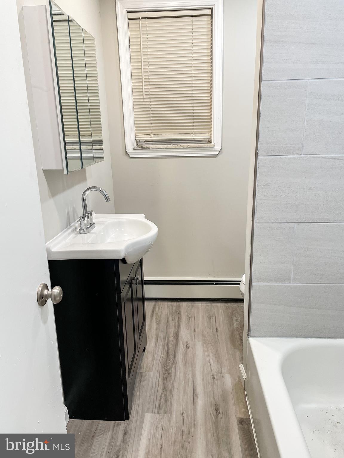 LAWNDALE - Residential Lease