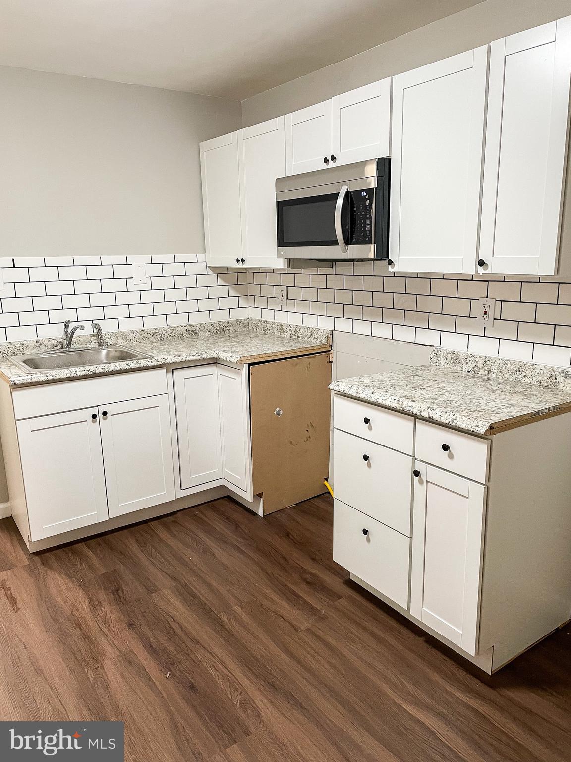 LAWNDALE - Residential Lease