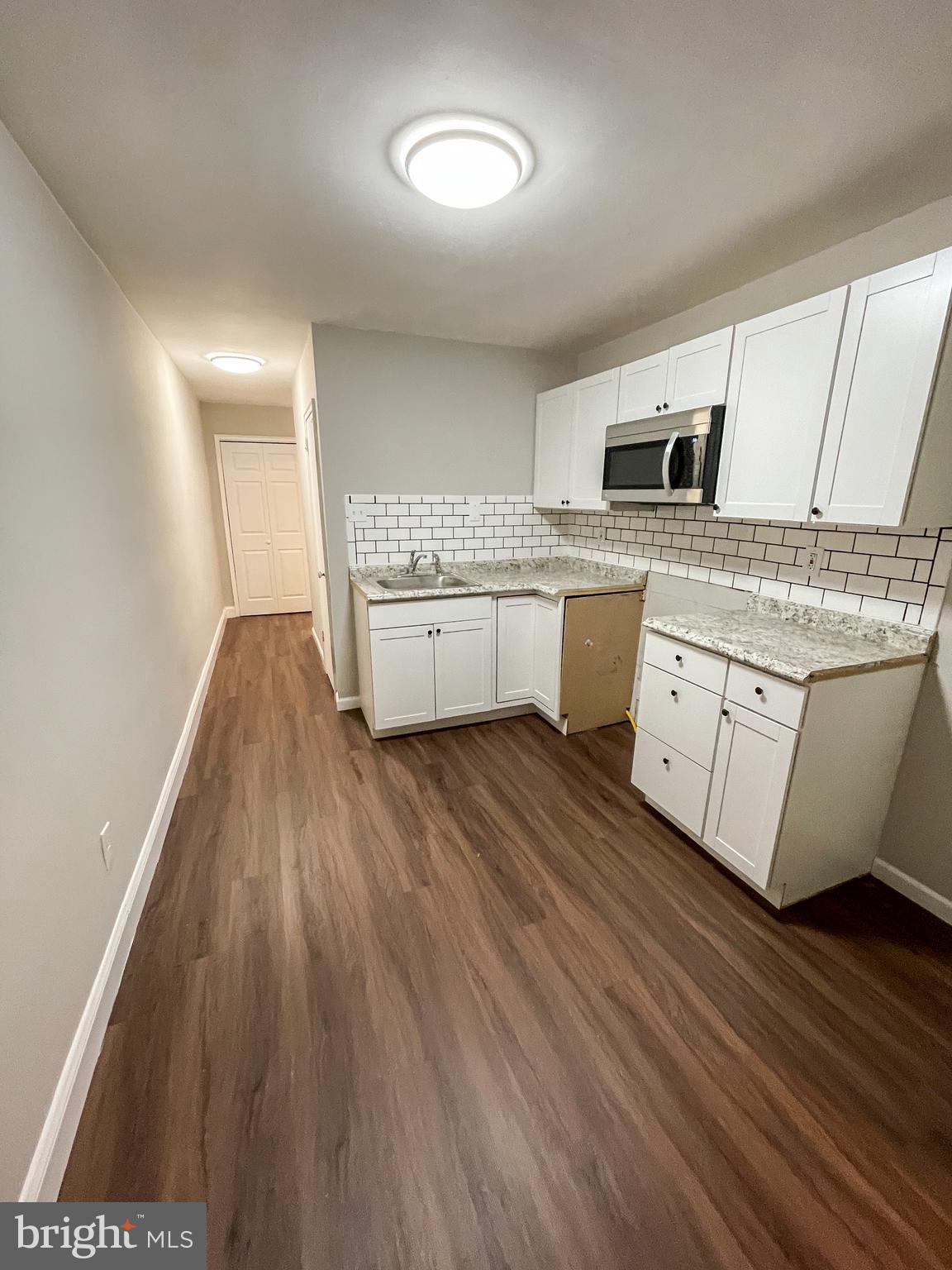 LAWNDALE - Residential Lease