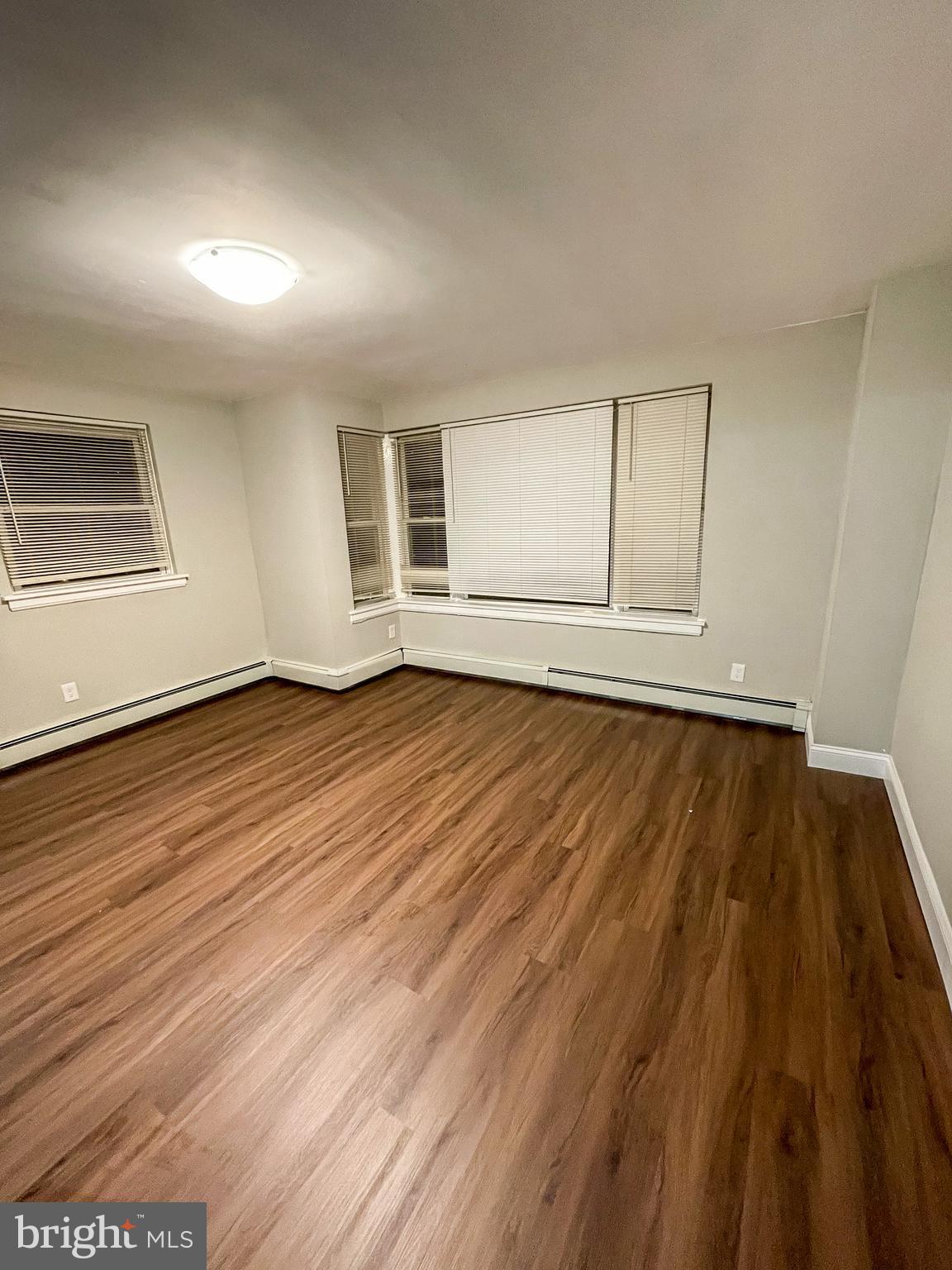 LAWNDALE - Residential Lease