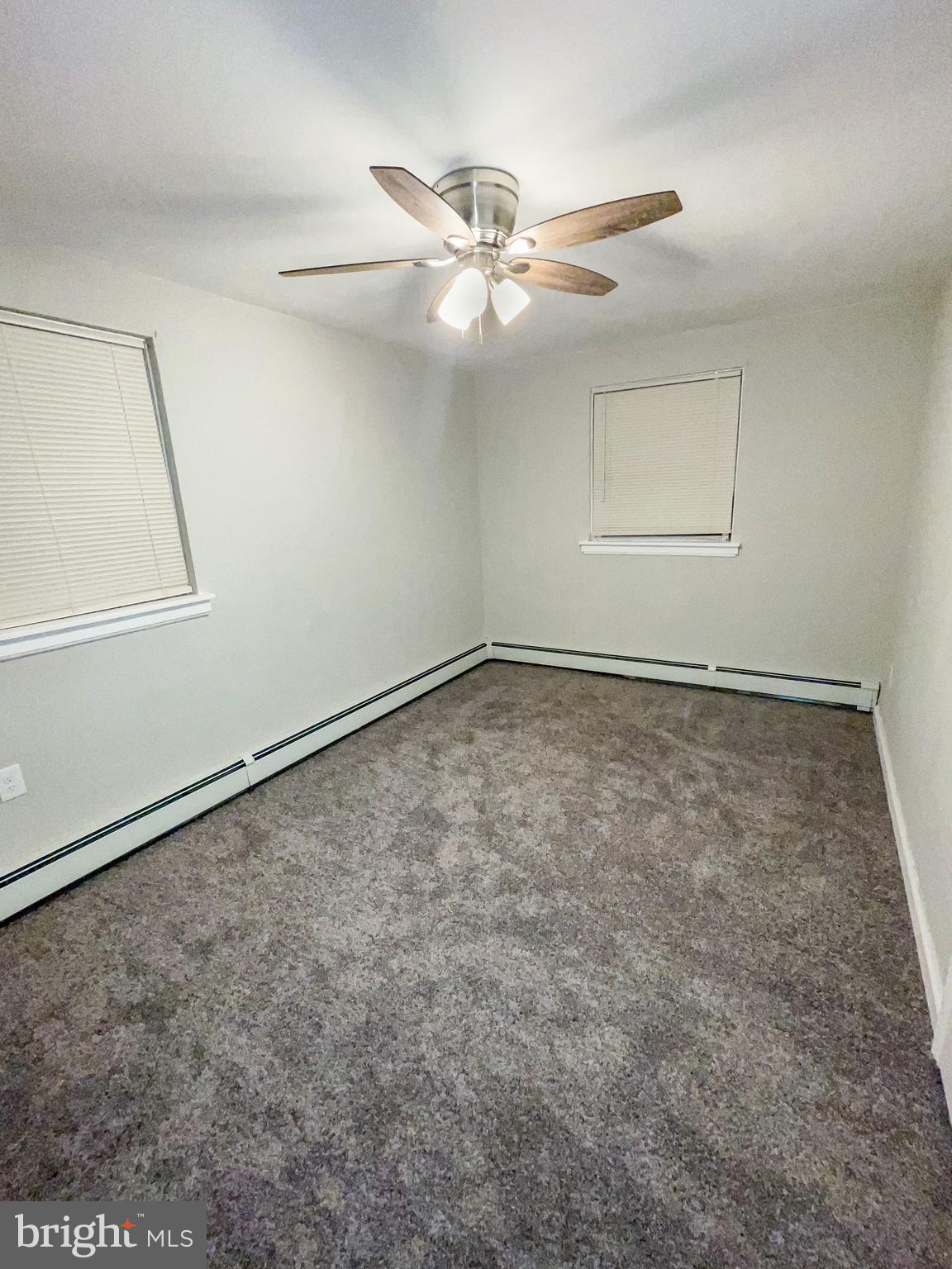 LAWNDALE - Residential Lease