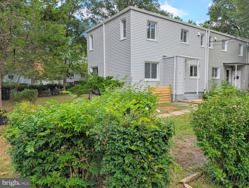 Photo of 21 - J Ridge Road, GREENBELT, MD 20770 (MLS # MDPG2178482)