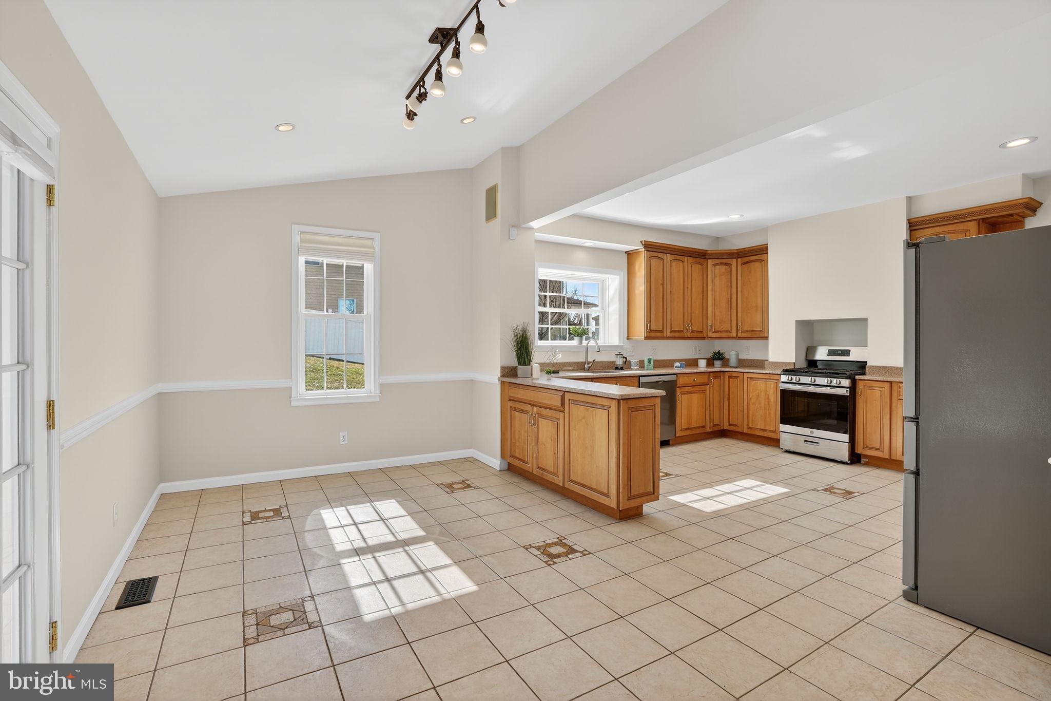 HOES HEIGHTS - Residential