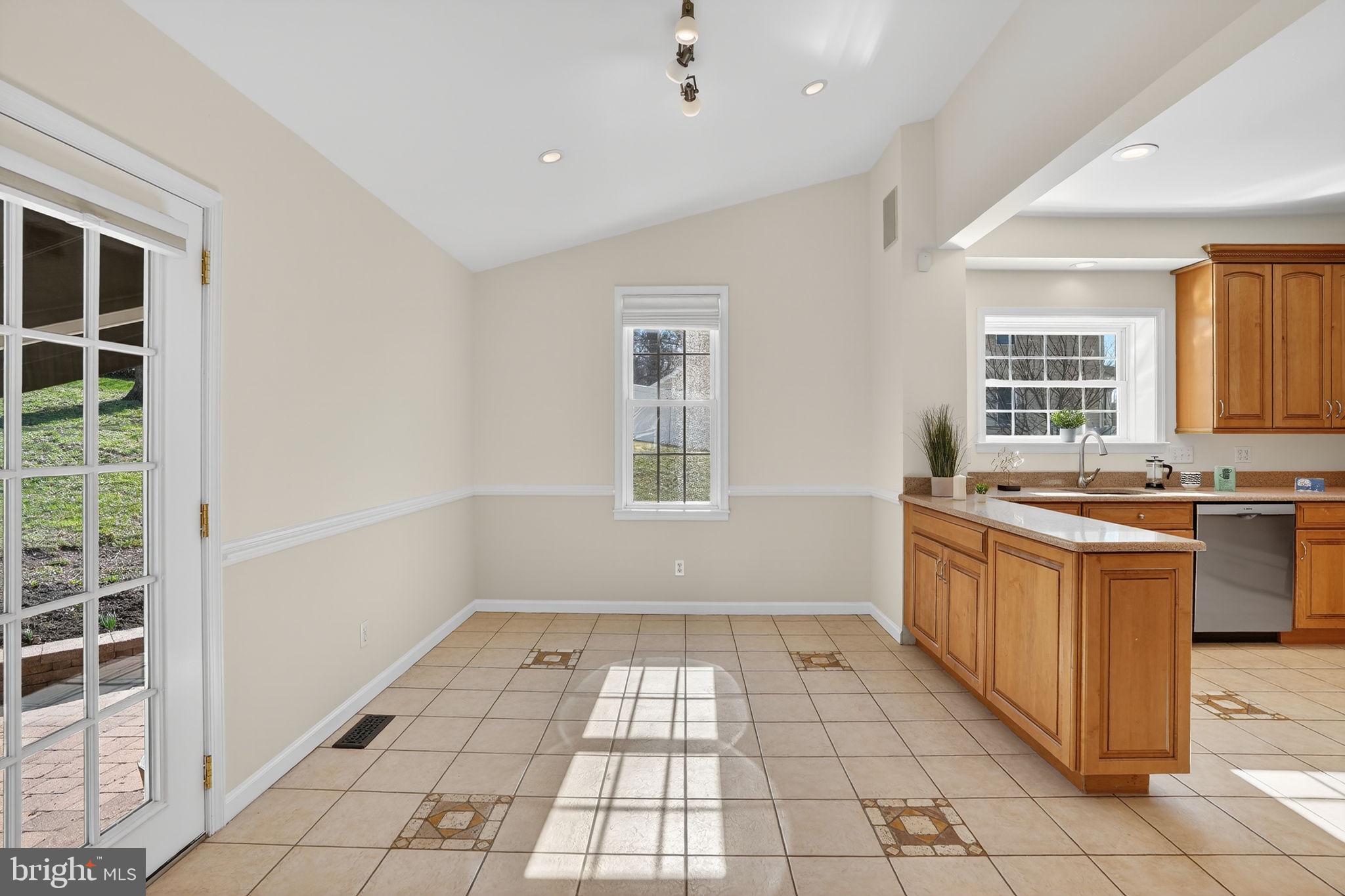 HOES HEIGHTS - Residential