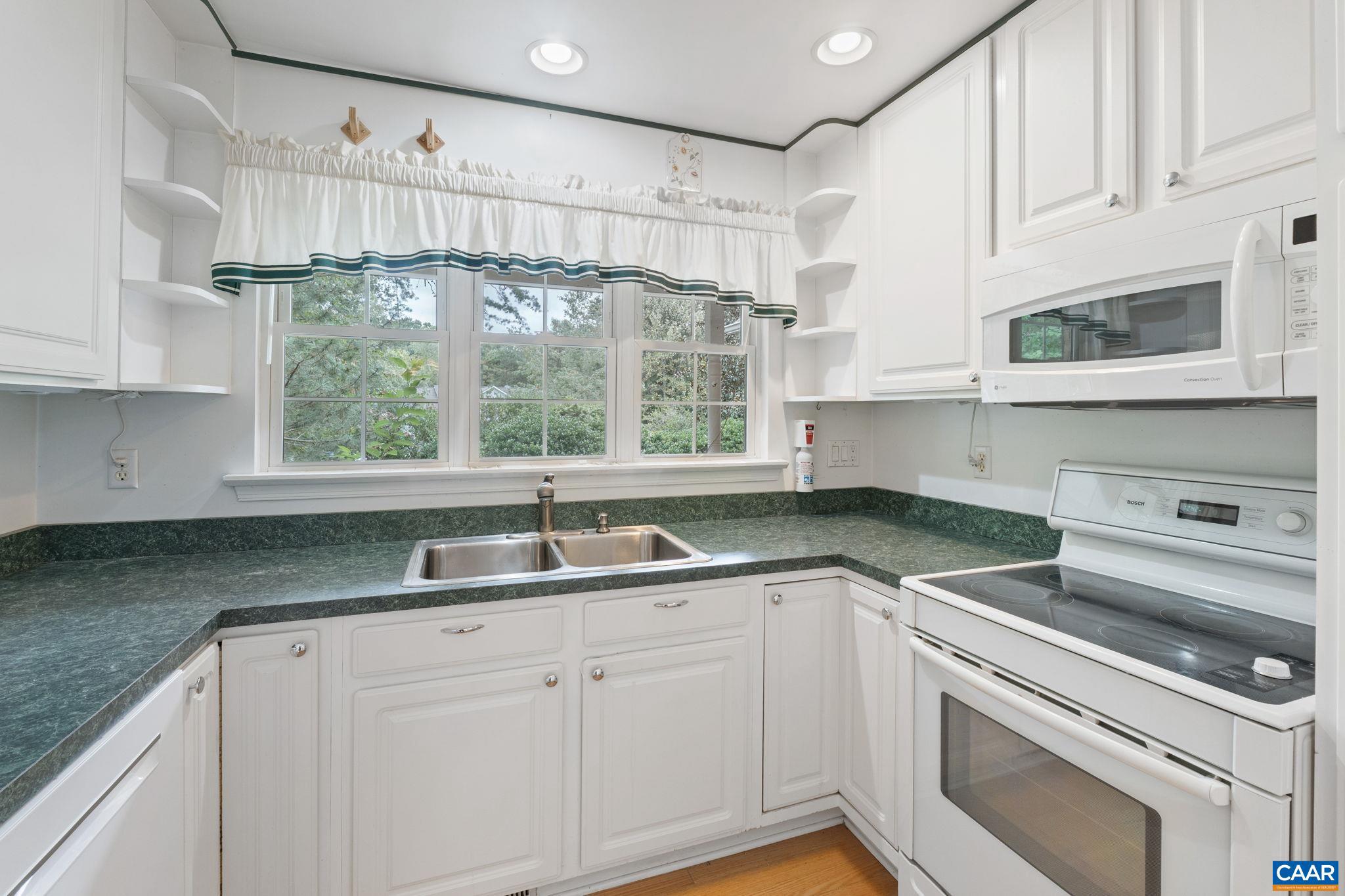 LAKE MONTICELLO - Residential