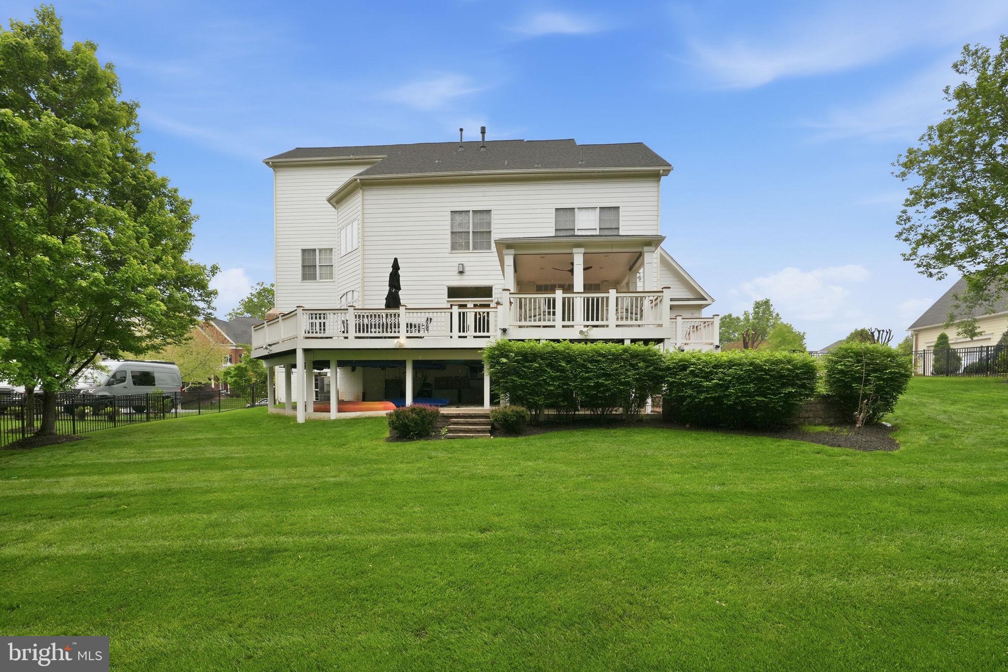 LANSDOWNE ON THE POTOMAC - Residential