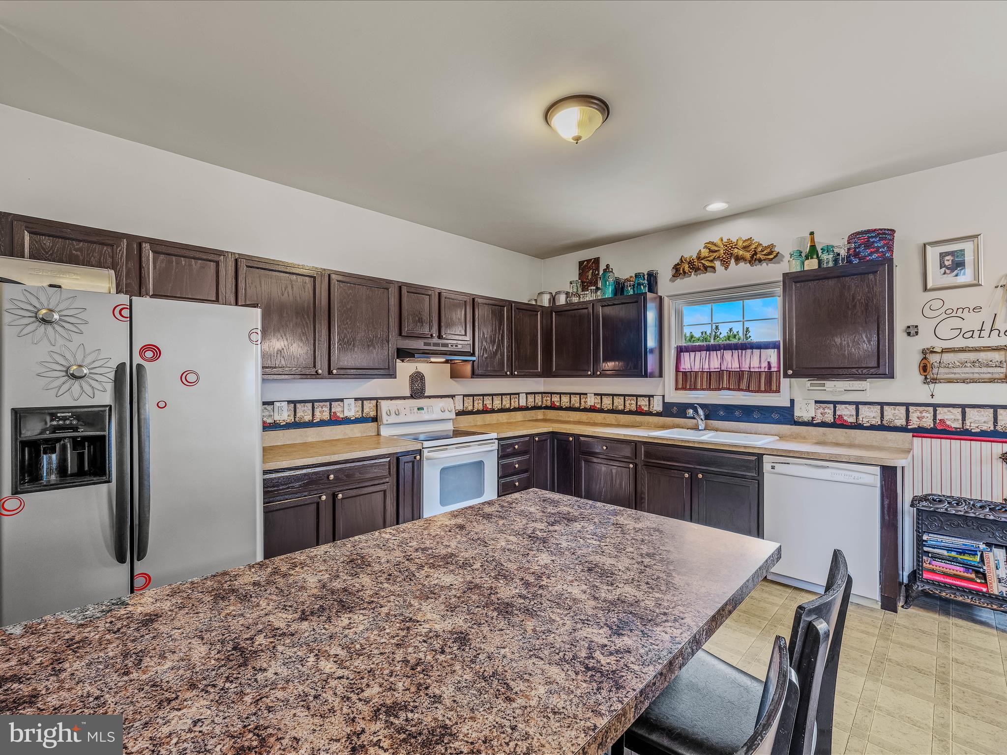 APPLE KNOLLS ESTATES - Residential