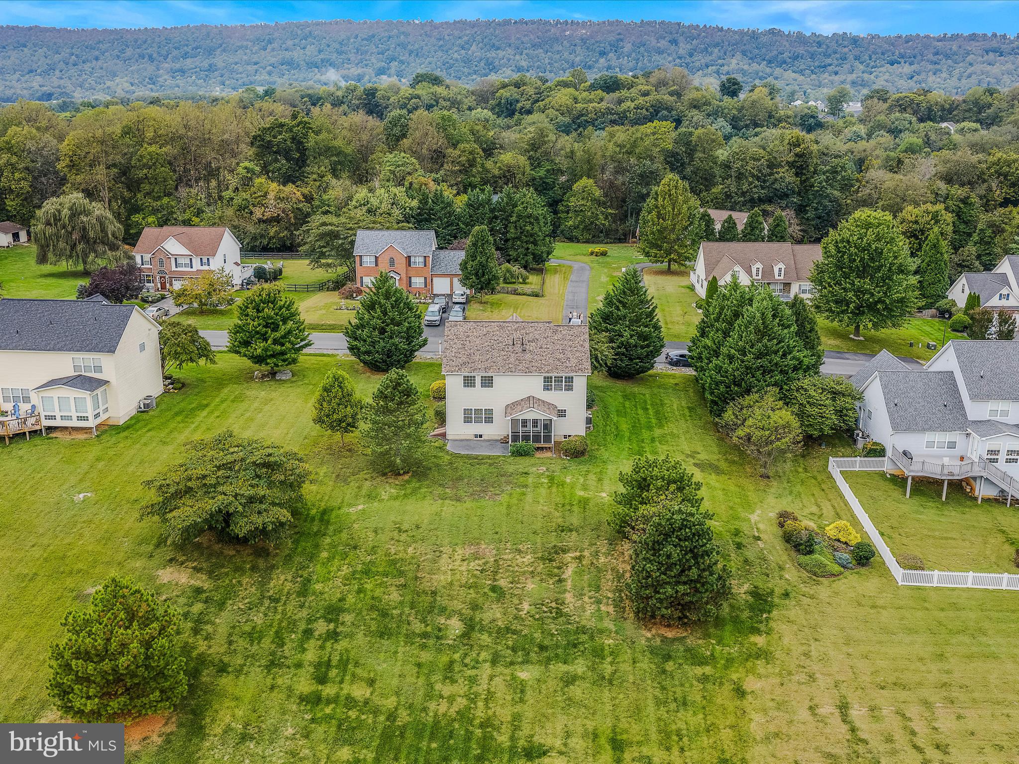 APPLE KNOLLS ESTATES - Residential