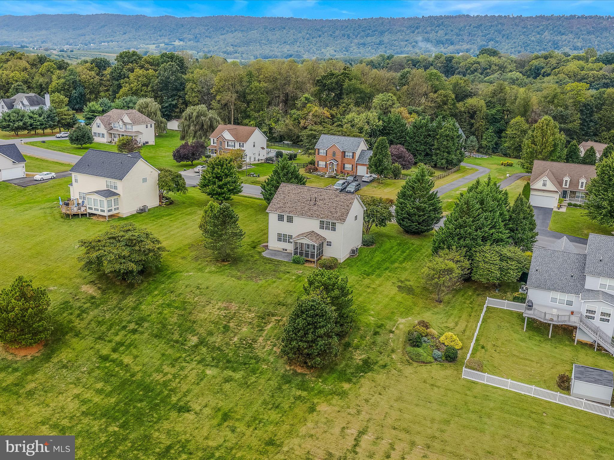 APPLE KNOLLS ESTATES - Residential