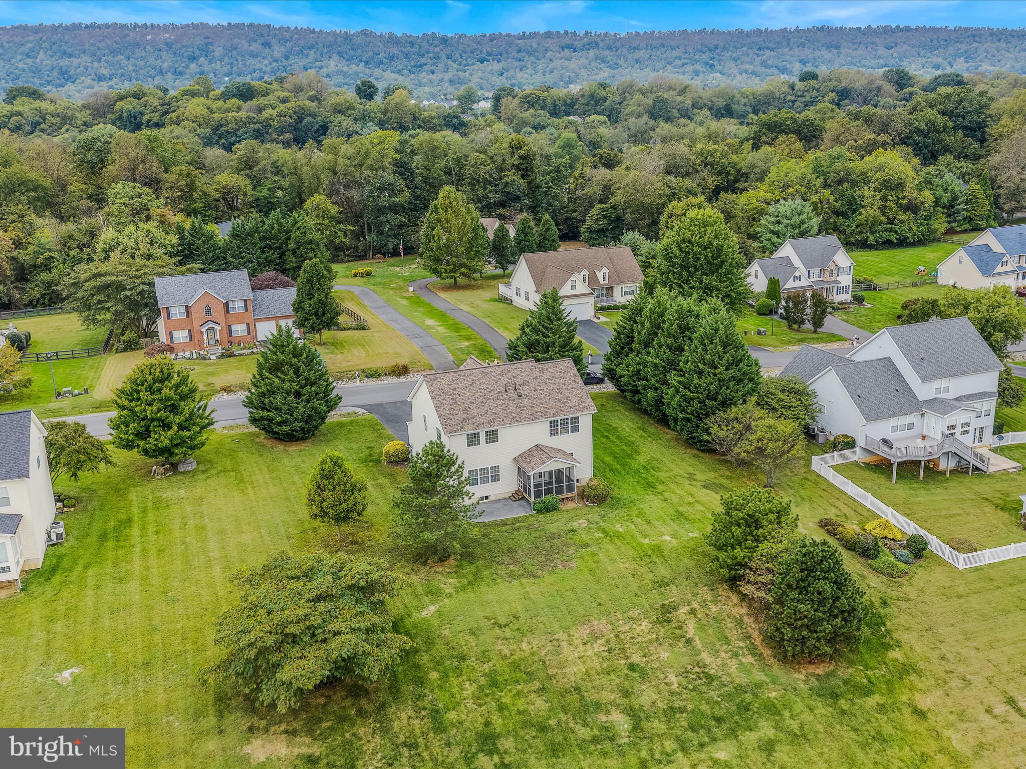 APPLE KNOLLS ESTATES - Residential