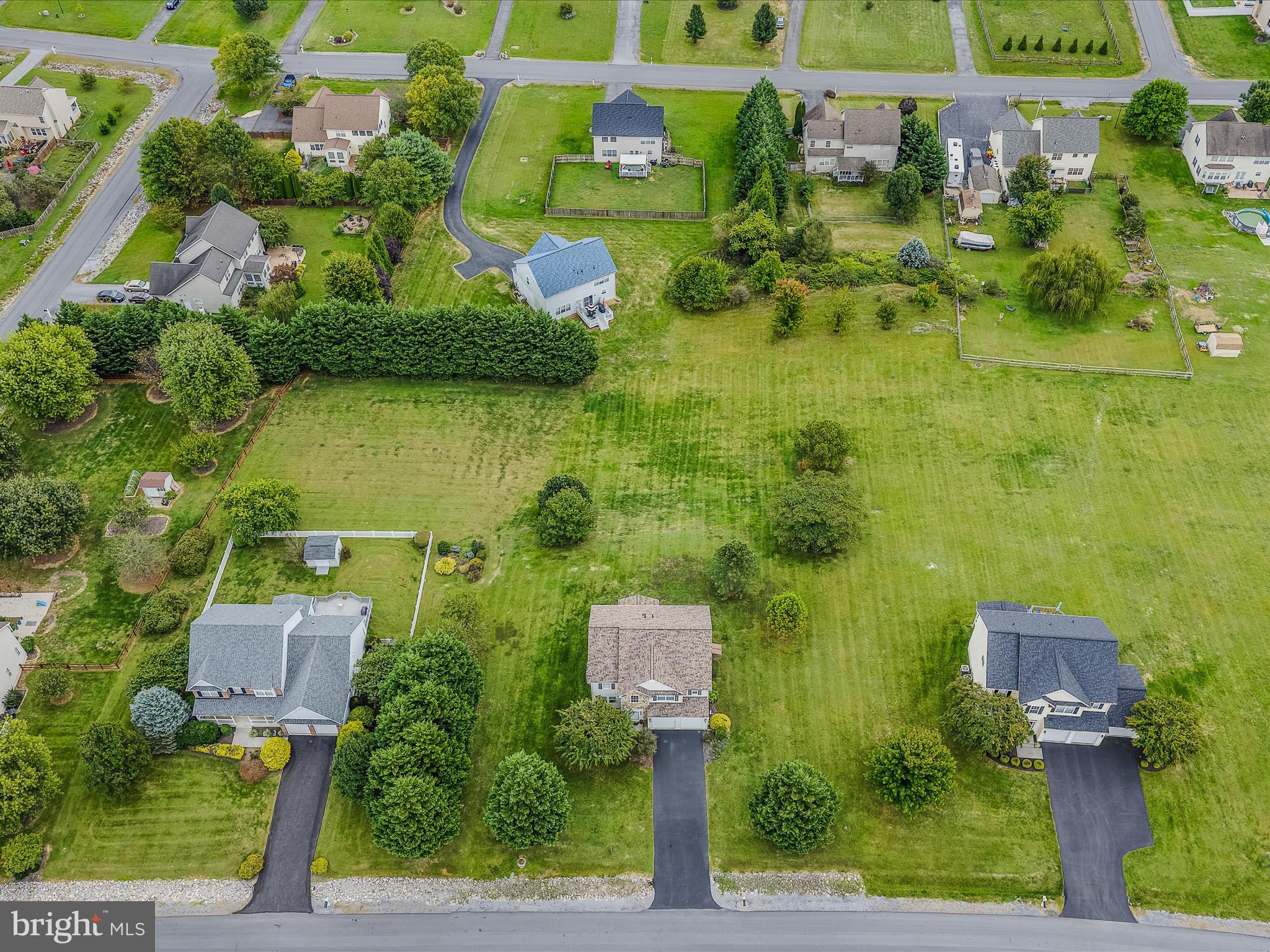 APPLE KNOLLS ESTATES - Residential