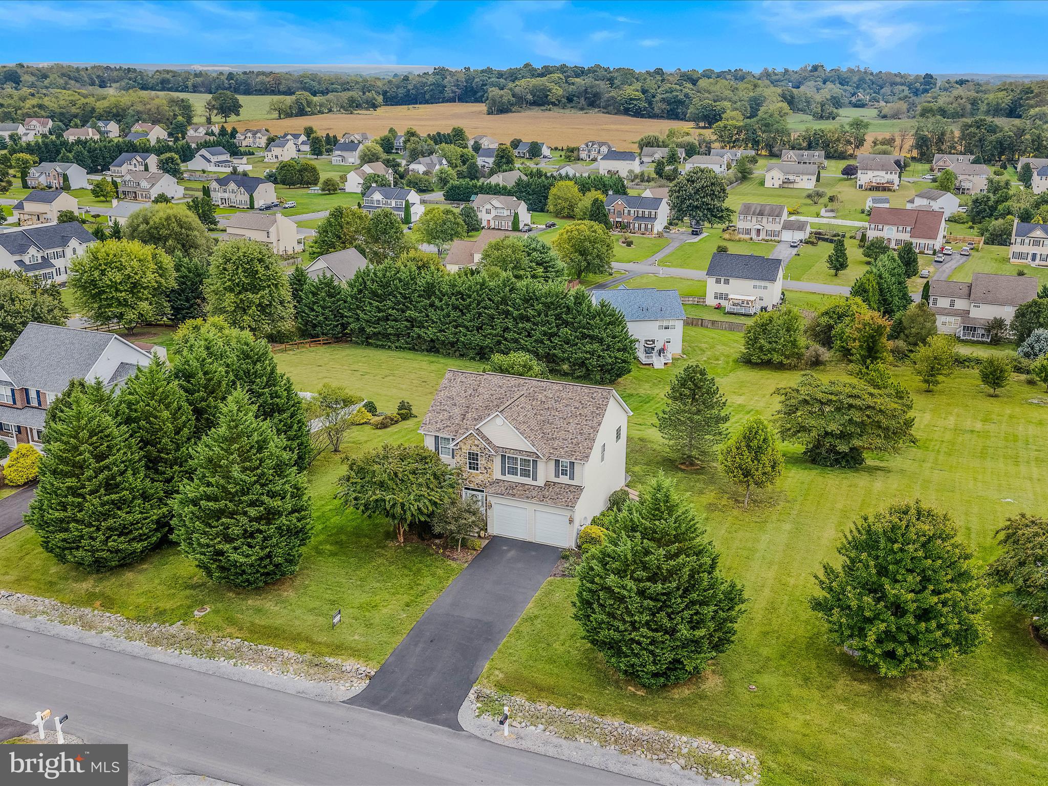 APPLE KNOLLS ESTATES - Residential