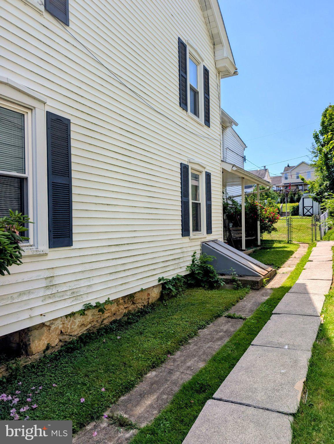 514 W 1ST AVENUE