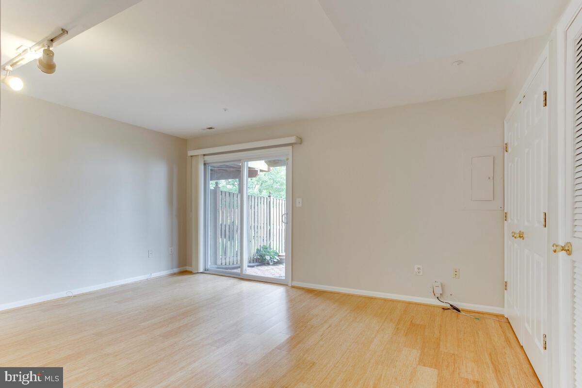 KINGS GRANT - Residential