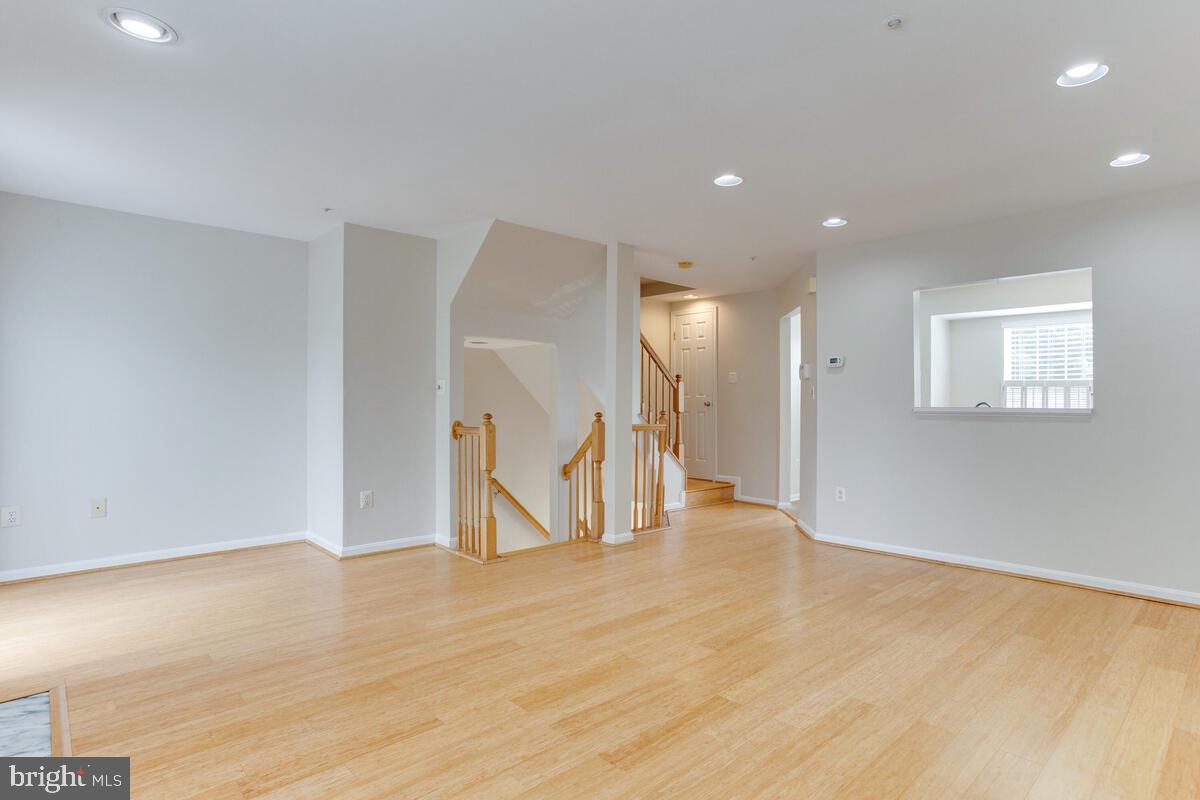 KINGS GRANT - Residential