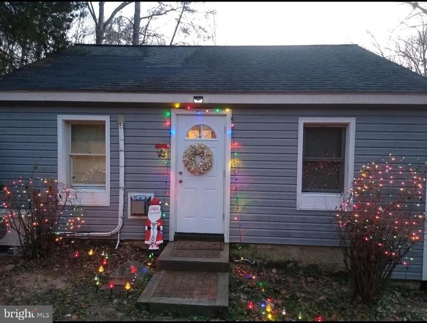 Investor's Insight with a Cozy Touch! Effortlessly park 5+ cars on the driveway and enjoy the expansive front yard. Nestled in a desirable location, this property holds immense potential. Act now – it's a rare find! Sold AS IS, this home offers room for growth and transformation. Consider its potential as an ideal haven for a small household seeking a cozy and comfortable abode. As an added bonus, the property features an upstairs loft space, providing an extra dimension to the living experience. This versatile loft area can be transformed into a private office, a creative studio, or even an additional relaxation spot. Imagine the possibilities as you unlock the hidden charm of this property and envision a harmonious blend of investment and homely warmth. Don't let this opportunity slip away – a canvas awaits your personal touch!