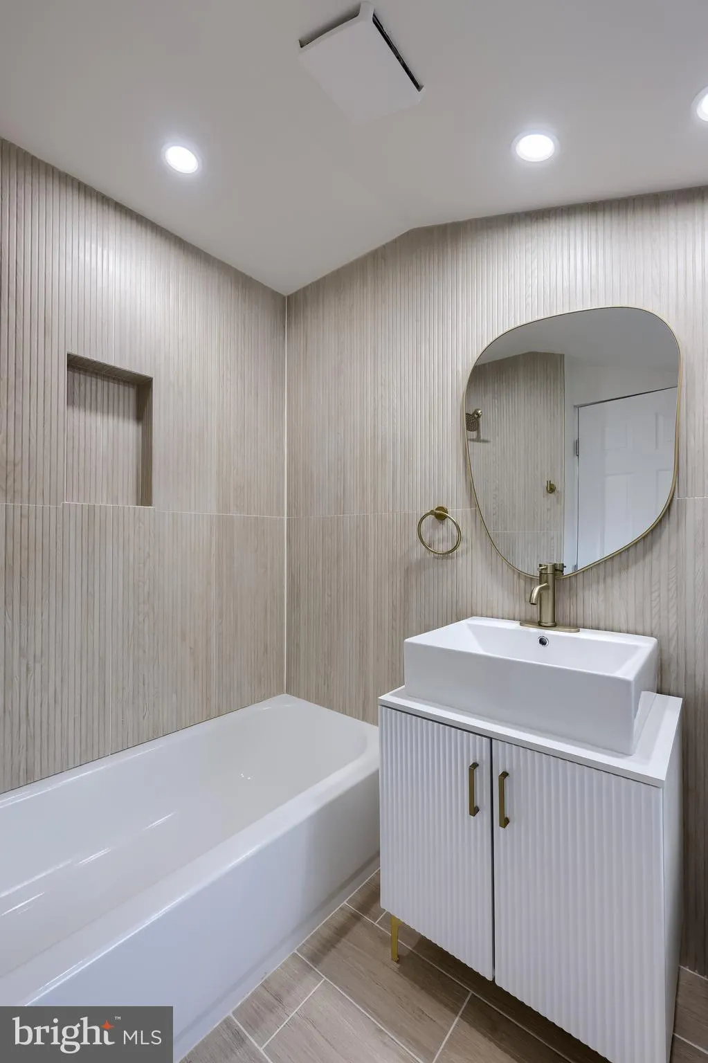 Lancaster, Pennsylvania 17603, United States, 4 Bedrooms Bedrooms, ,3 BathroomsBathrooms,Residential,Active,186446