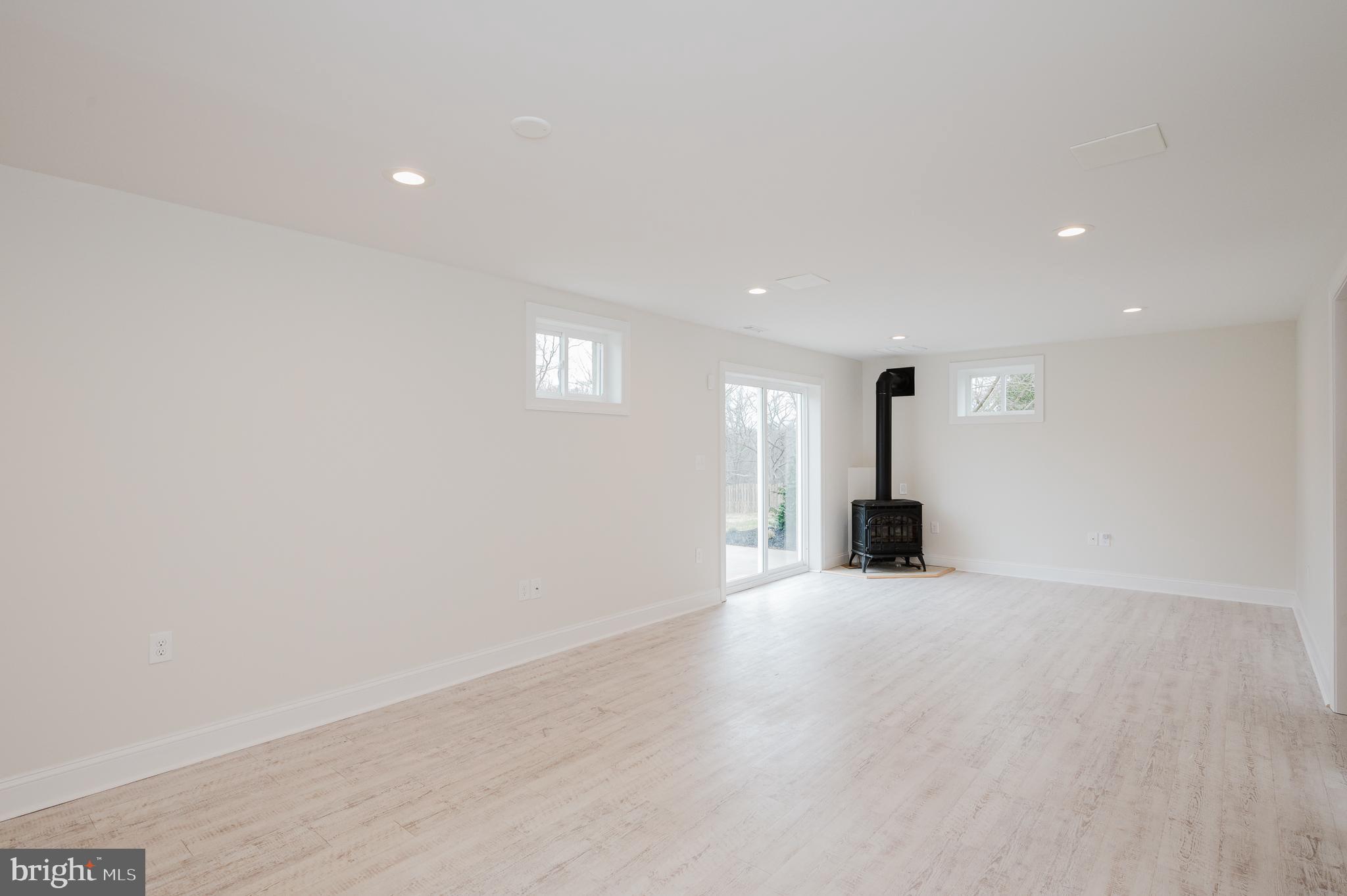 CROSS COUNTRY ESTATES - Residential