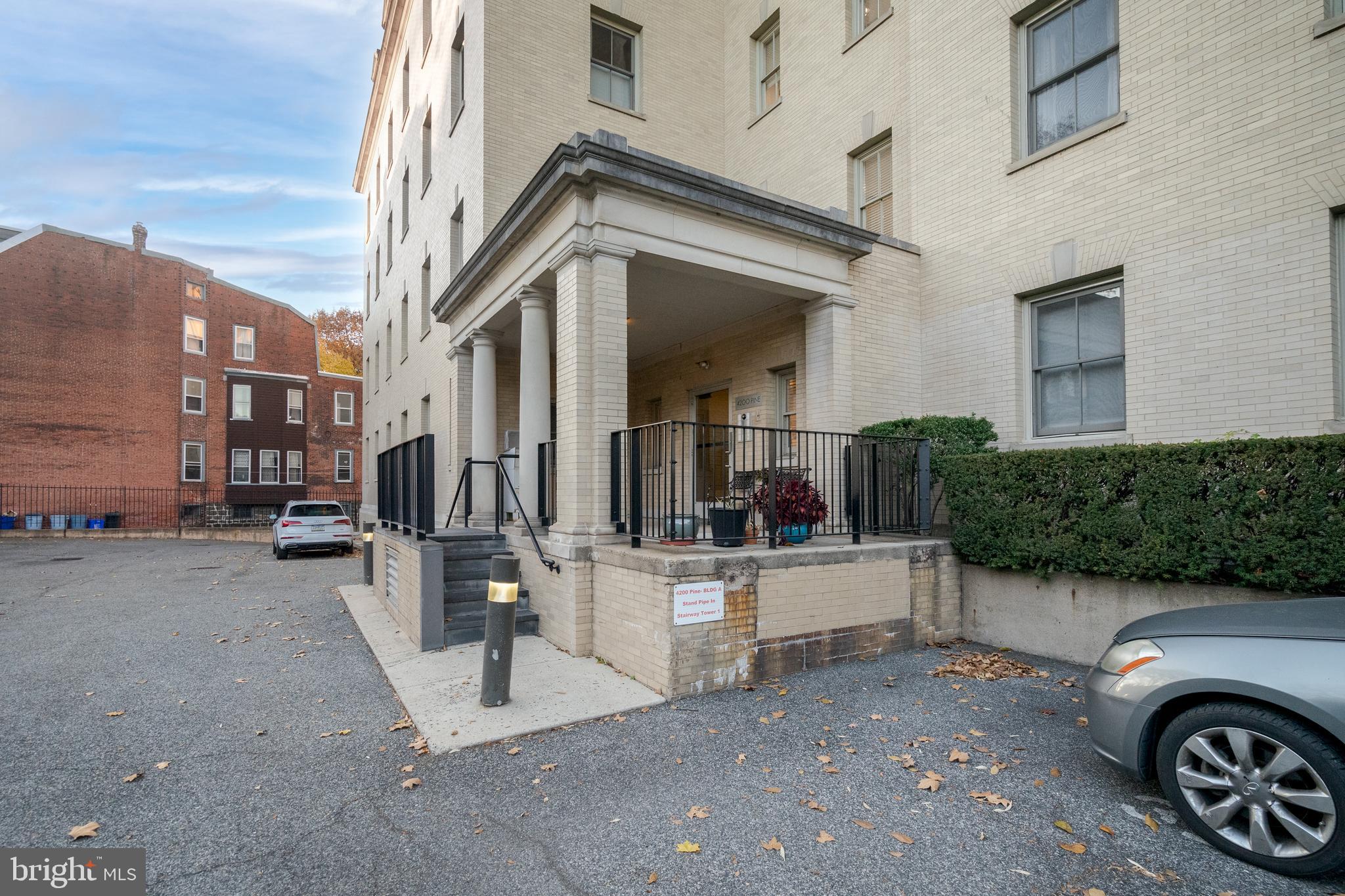 UNIVERSITY CITY - Residential