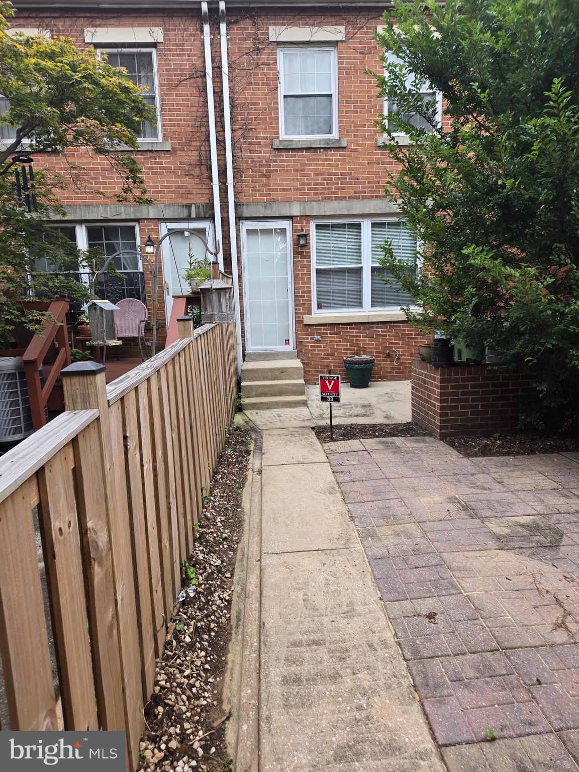 BUTCHERS HILL - Residential Lease