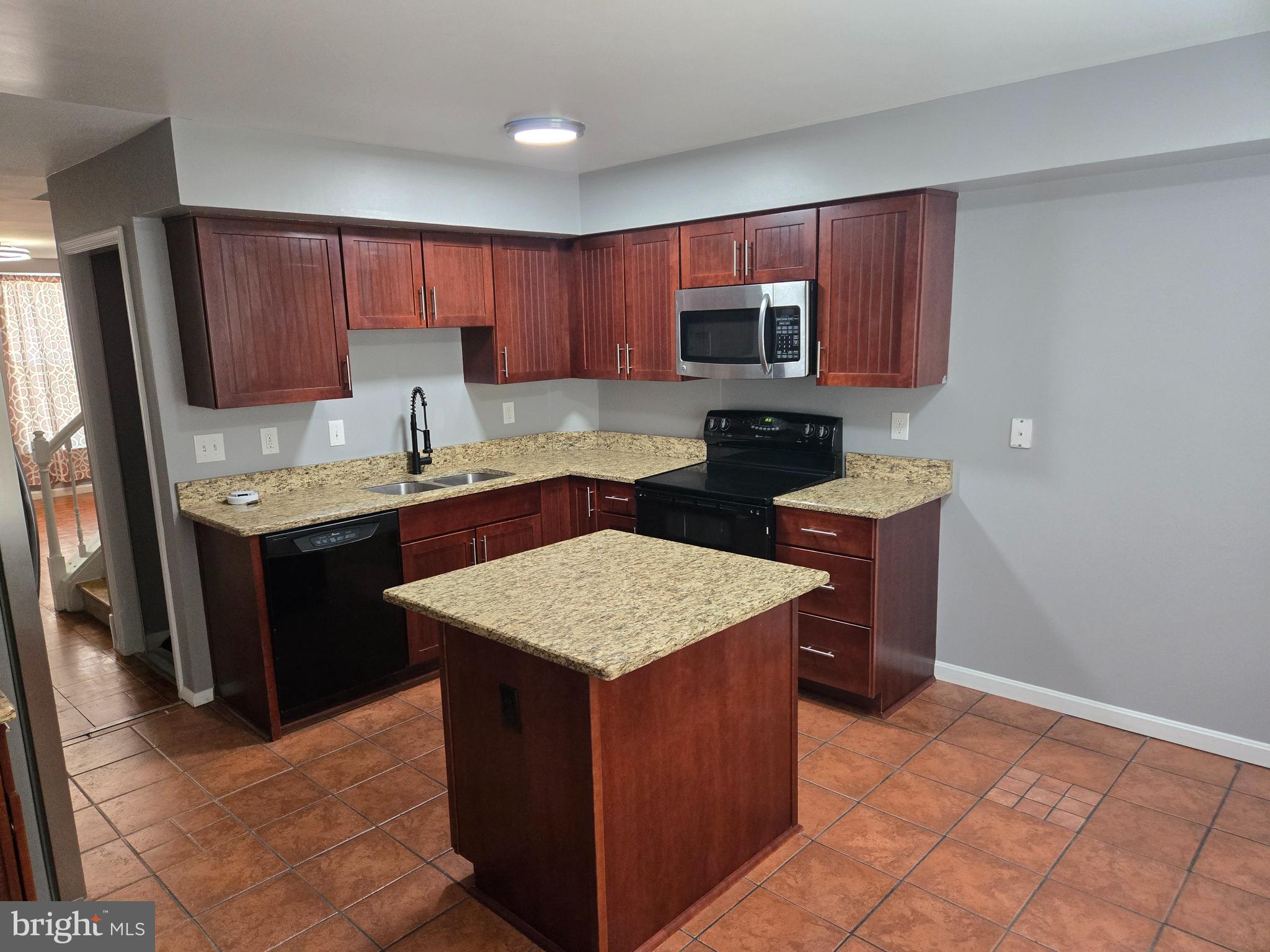 BUTCHERS HILL - Residential Lease