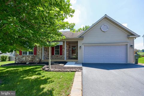 Photo of 22 Coolidge Drive, EPHRATA, PA 17522 (MLS # PALA2073862)